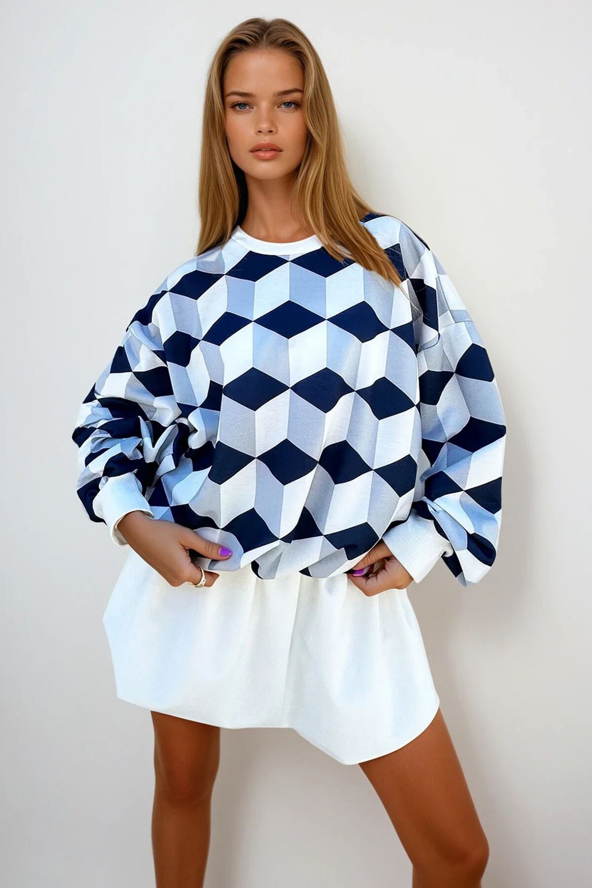 Lacivert Beyaz Bisiklet Yaka Dijital Baskılı Sweatshirt