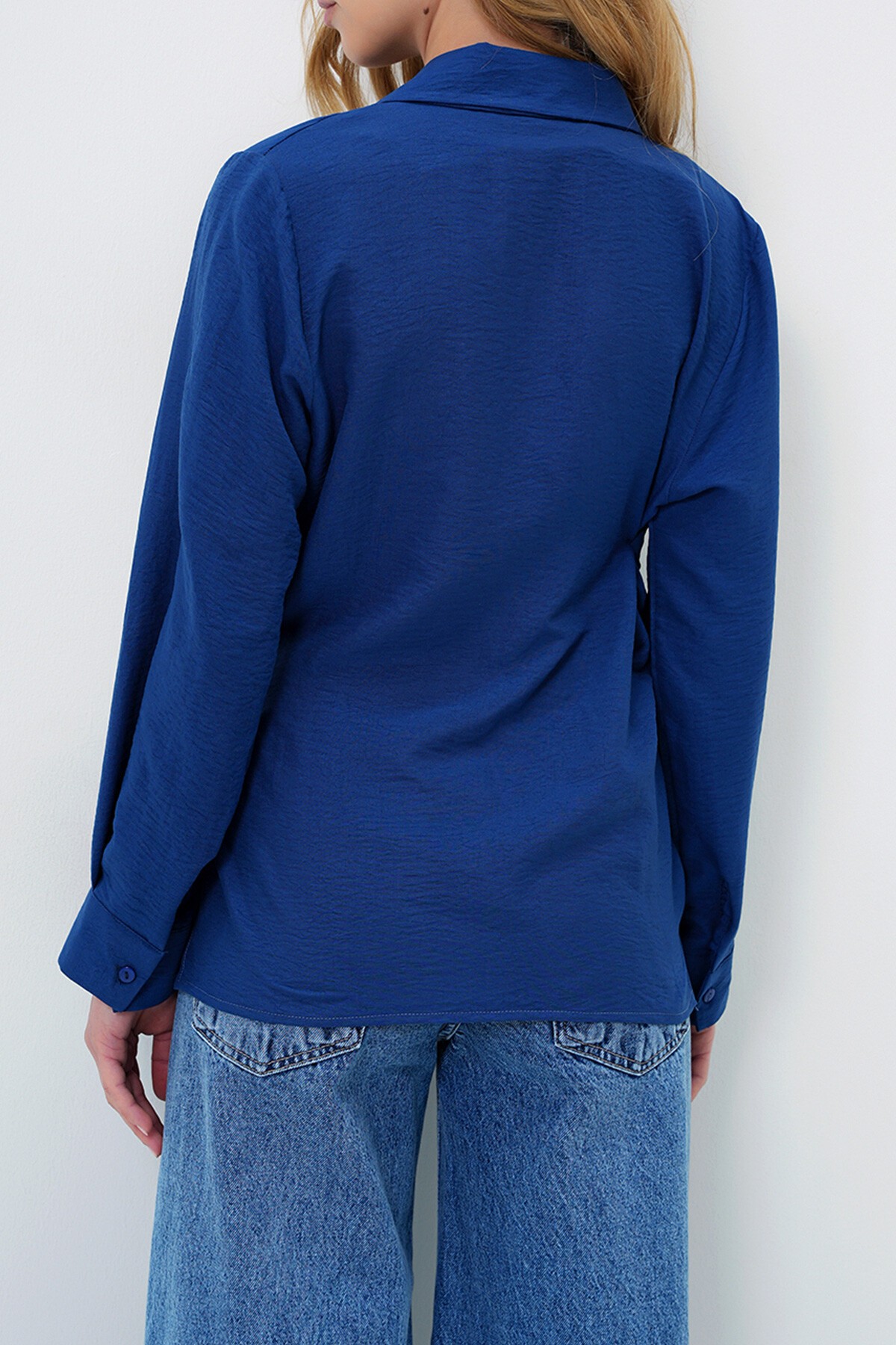 Lacivert Manşet Kollu Bağlama Detaylı Regular Normal Kalıp Dokuma Gömlek