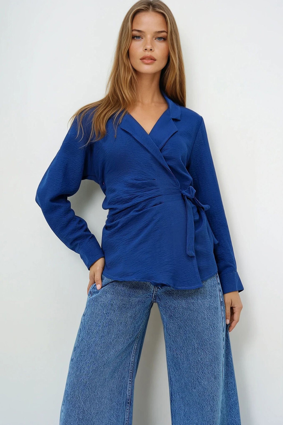 Lacivert Manşet Kollu Bağlama Detaylı Regular Normal Kalıp Dokuma Gömlek