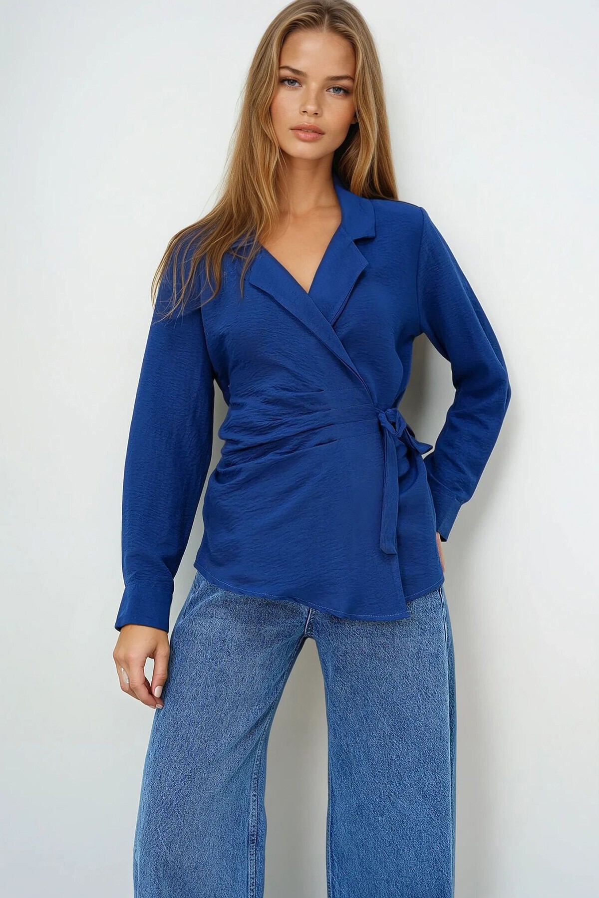 Lacivert Manşet Kollu Bağlama Detaylı Regular Normal Kalıp Dokuma Gömlek