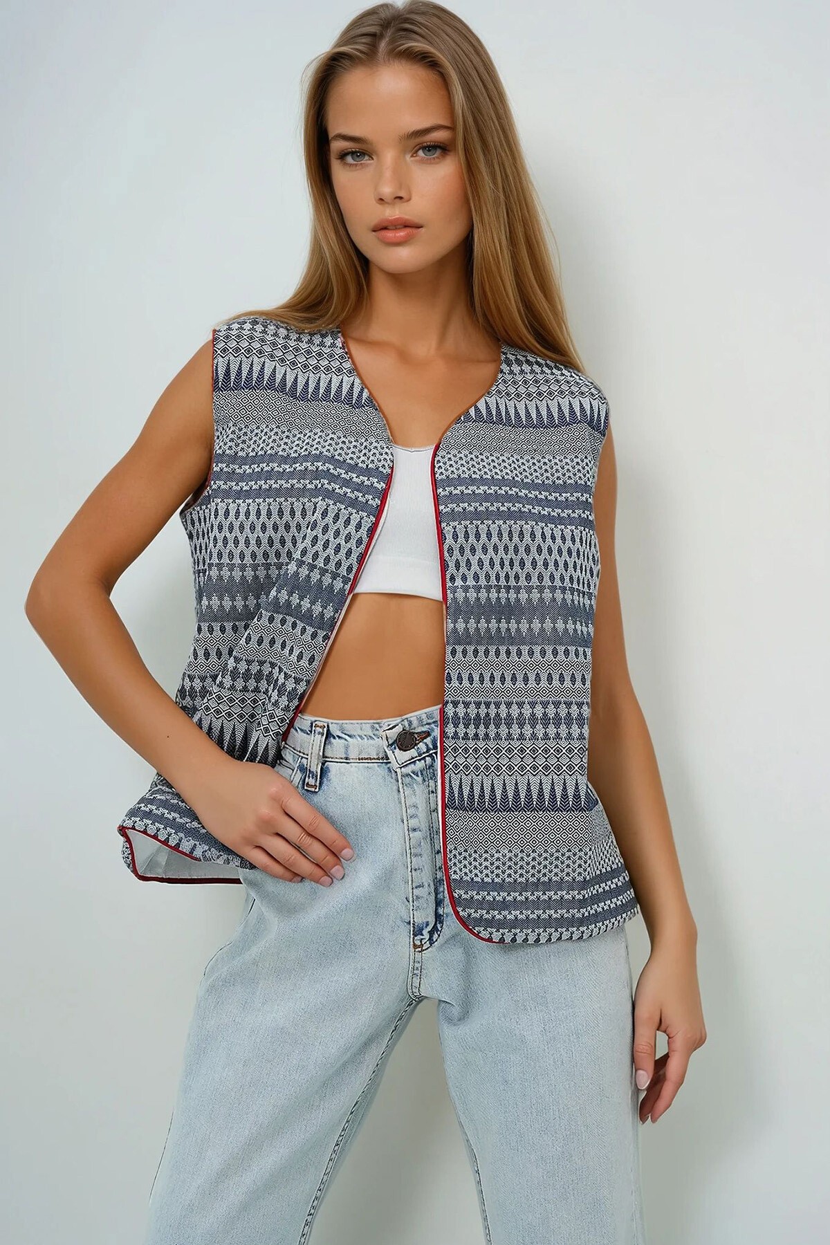 Lacivert Renkli Biye Detaylı Etnik Desenli Dokuma Yelek