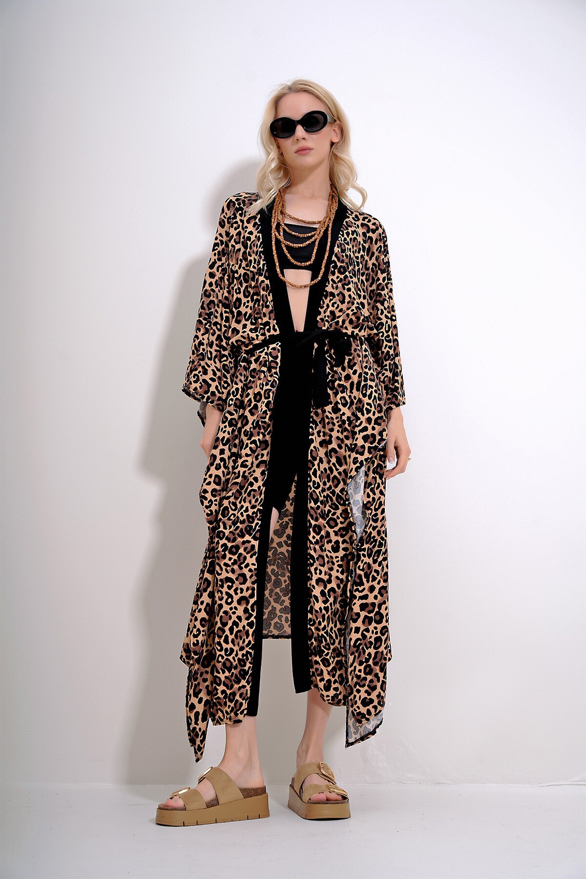 Bej Leopar Desenli Körük Kemerli Maxi Boy Kimono Kaftan