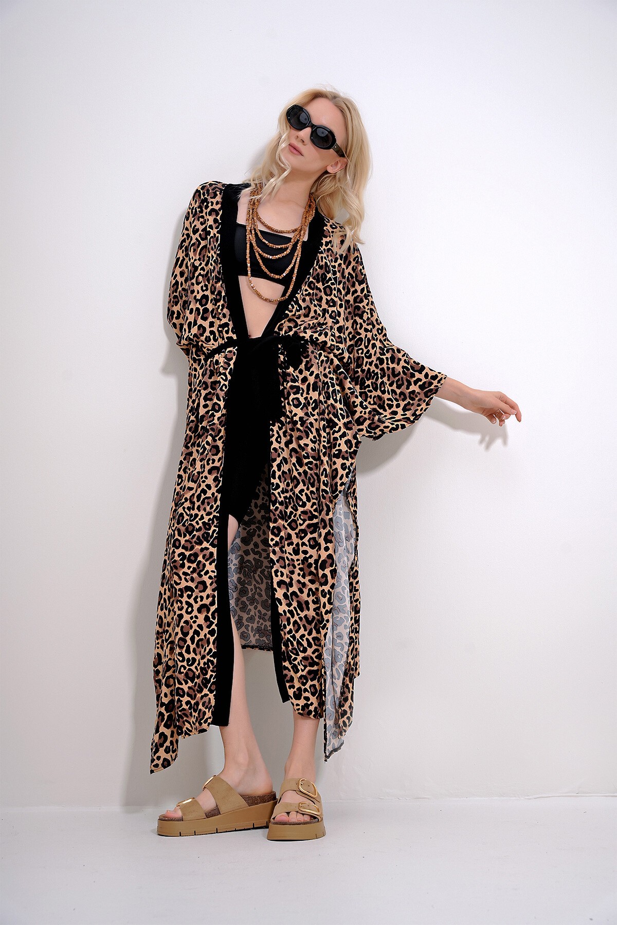 Bej Leopar Desenli Körük Kemerli Maxi Boy Kimono Kaftan