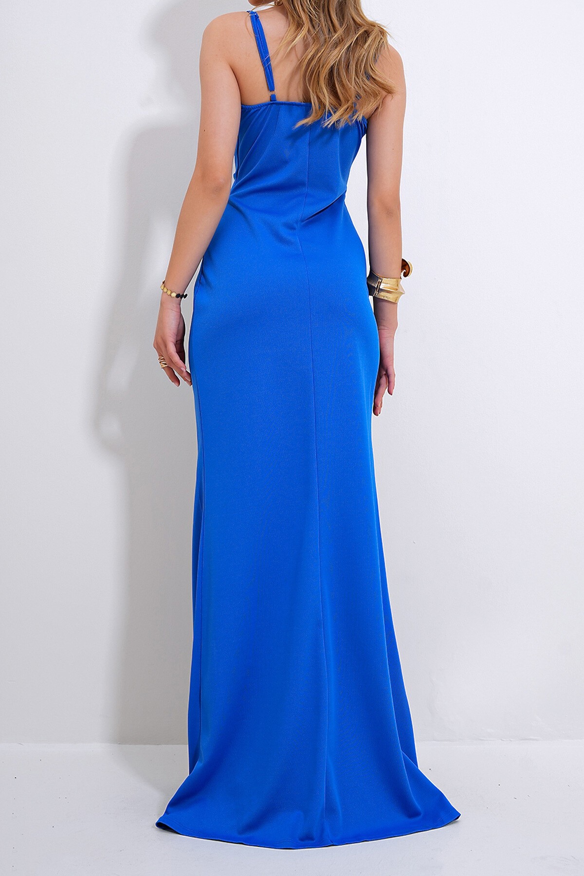 Mavi Ayarlanabilir Askılı Out Cut Kesim Yırtmaçlı Mezuniyet Elbise