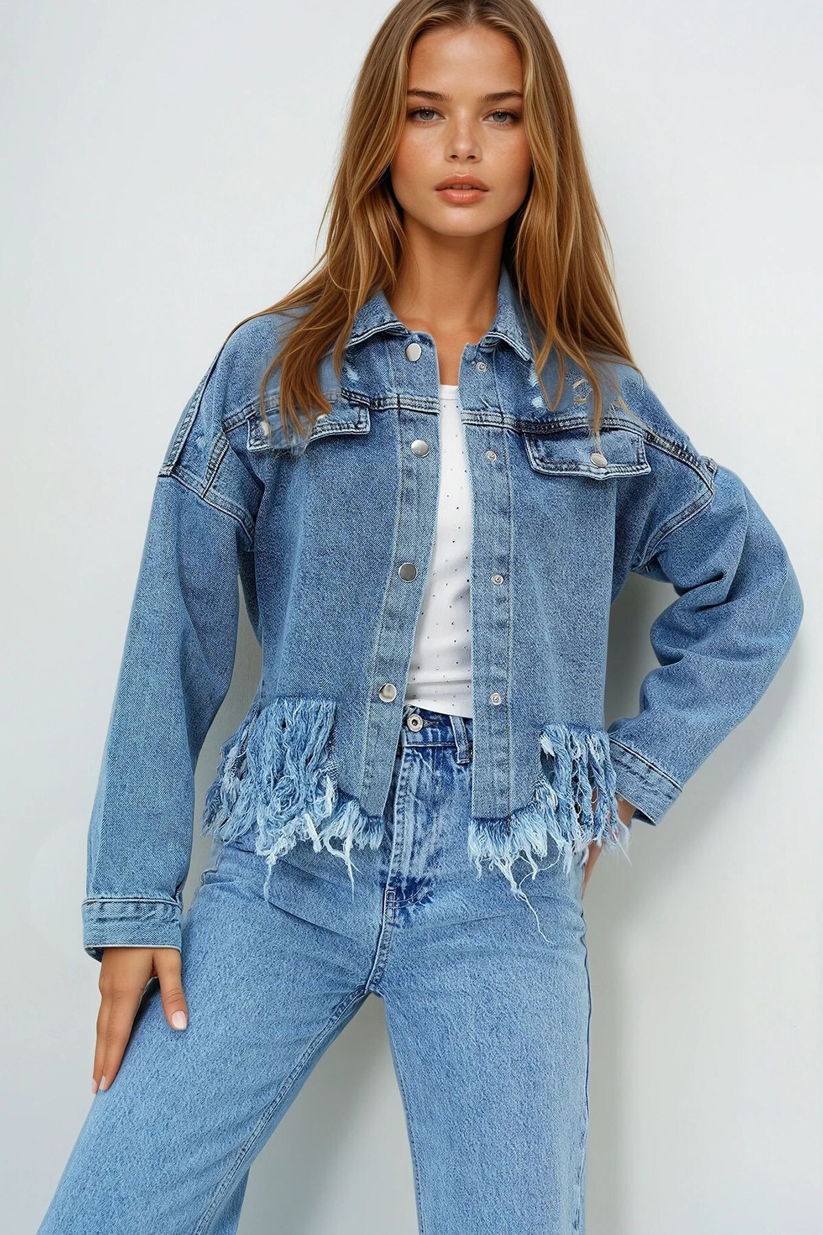 Mavi Cep Ve Püskül Detaylı Yıpratmalı Crop Jean Ceket