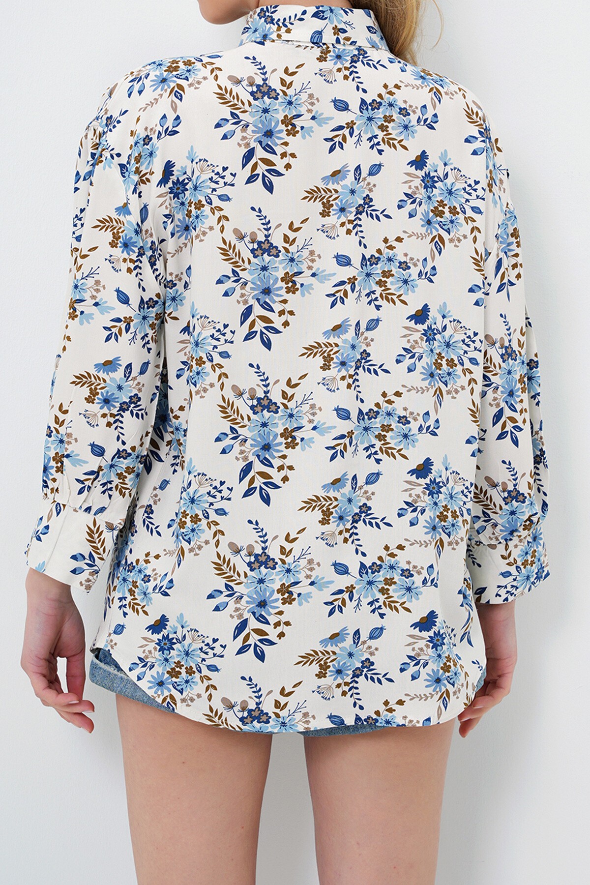 Mavi Çiçekli Balon Kol Desenli Baskılı Viscon Dokuma Gömlek