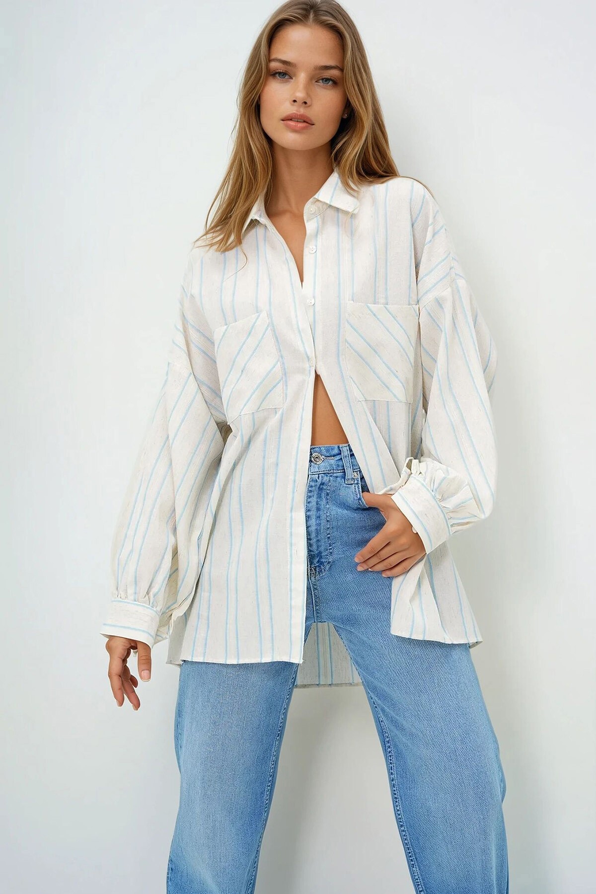 Mavi Çift Cepli Keten Karışımlı Oversize Çizgili Gömlek