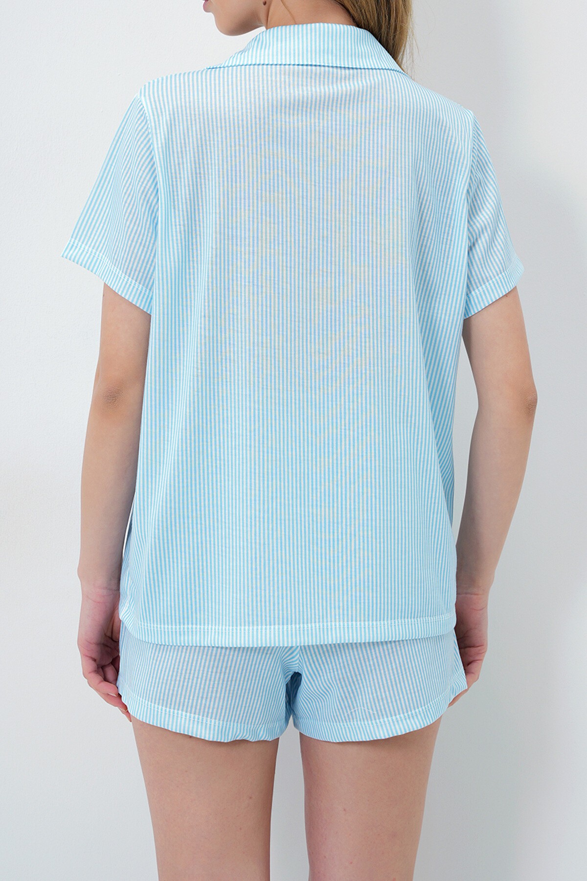 Mavi Çizgi Desenli Örme Pamuklu Gömlek Ve Şort Pijama Takımı