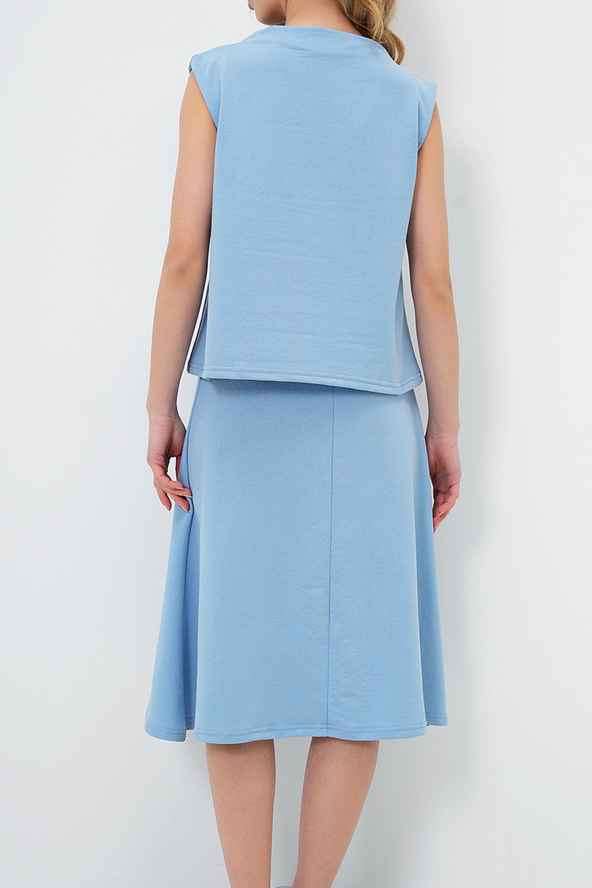 Mavi Dik Yaka Kolsuz Bluz Etekli Takım