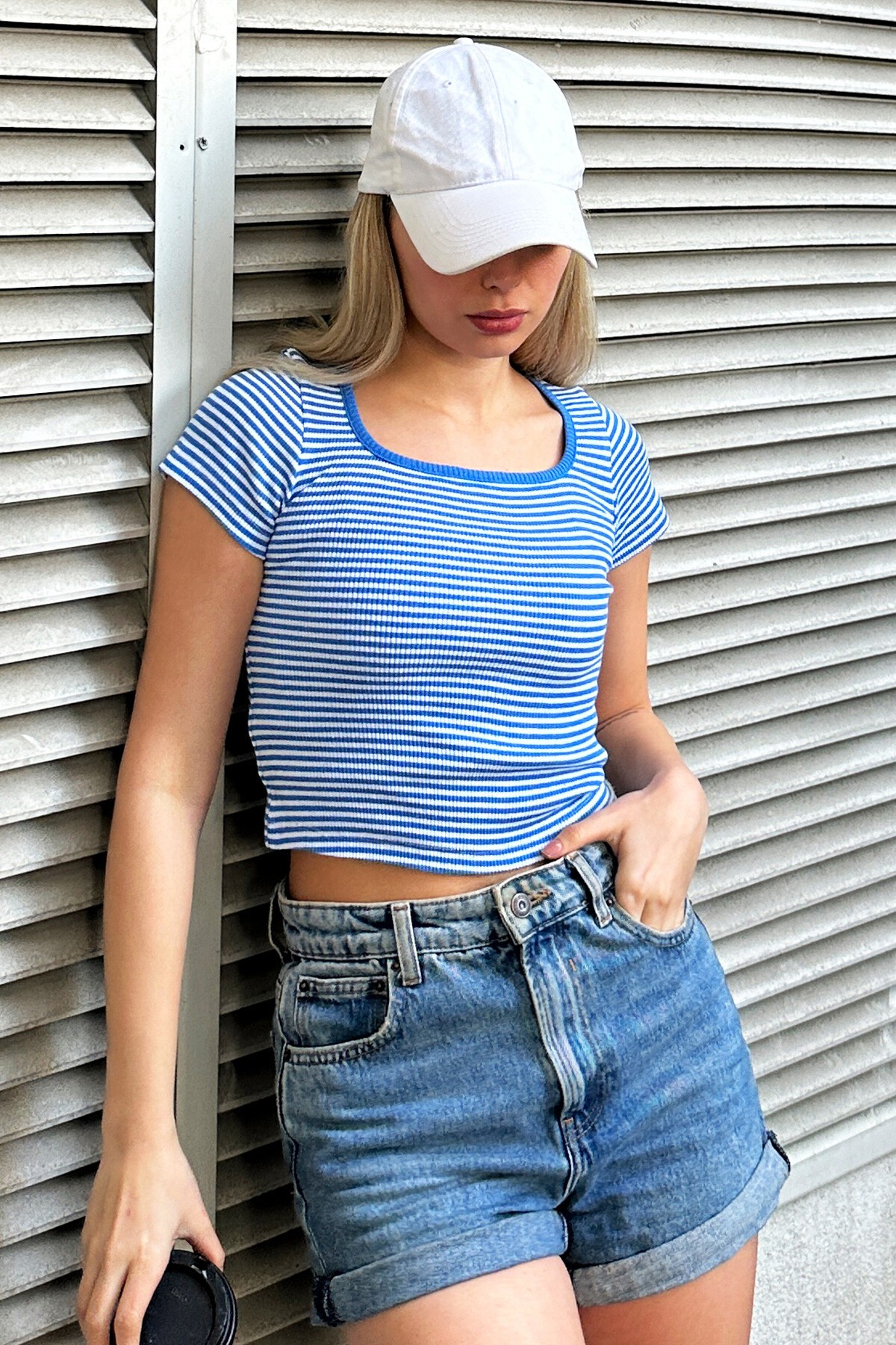 Mavi Kare Yaka Çizgili Crop Bluz