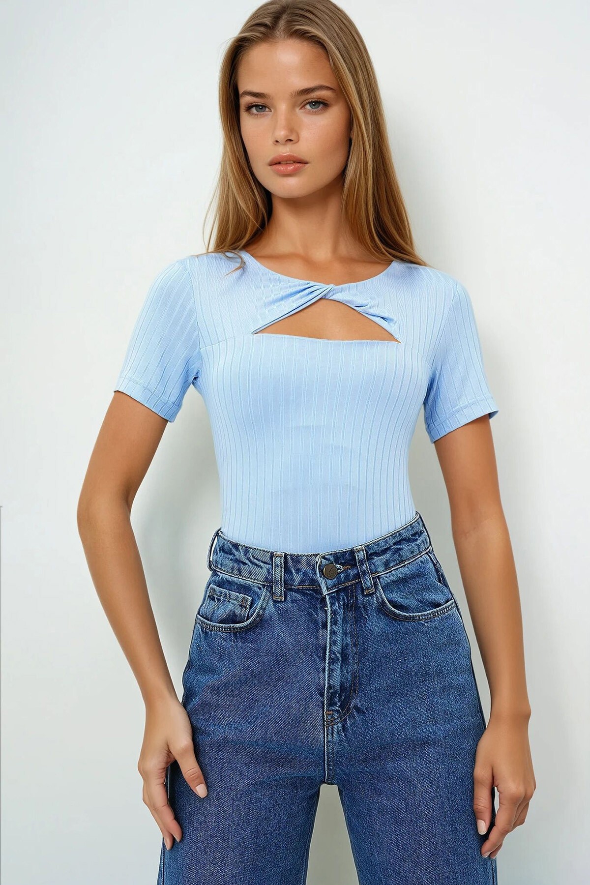 Mavi Robası Burgu Detaylı Merserize Örme Bluz