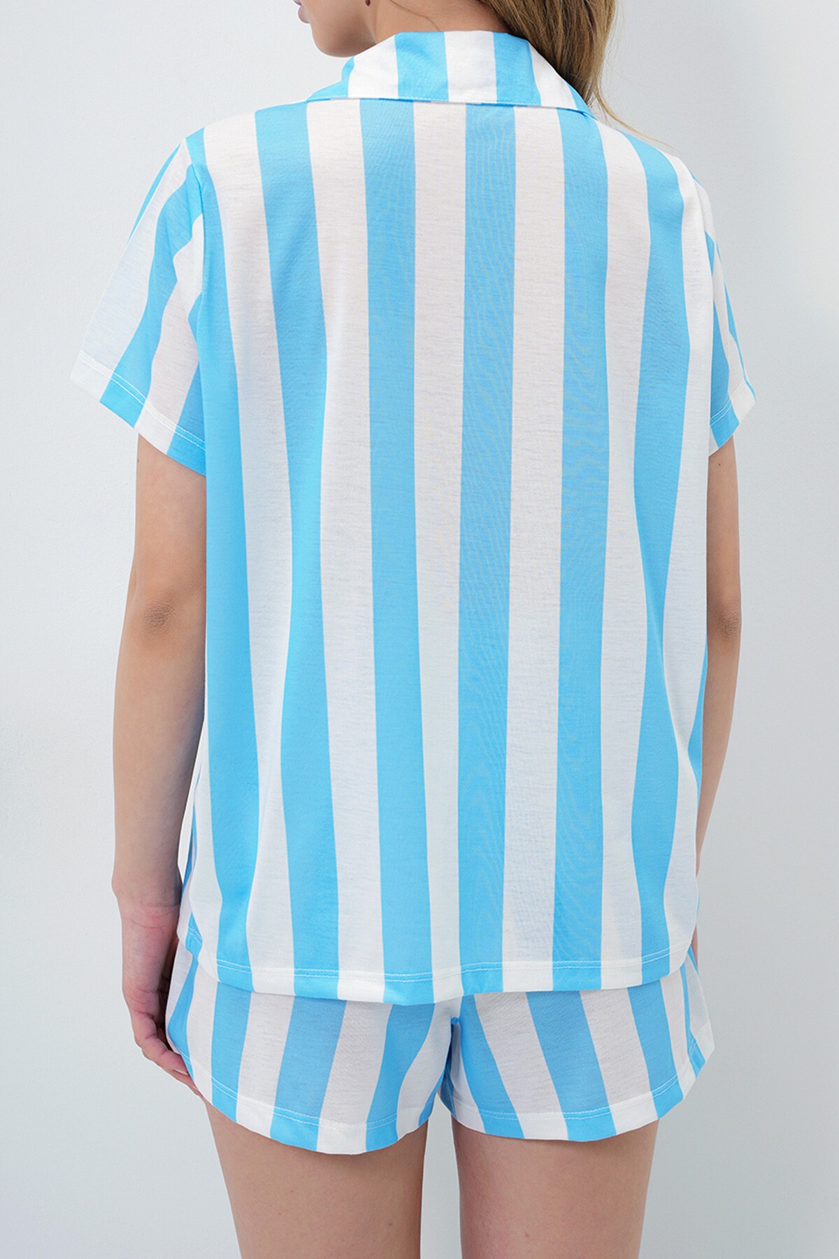 Mavi Şerit Desenli Örme Pamuklu Gömlek Ve Şort Pijama Takımı