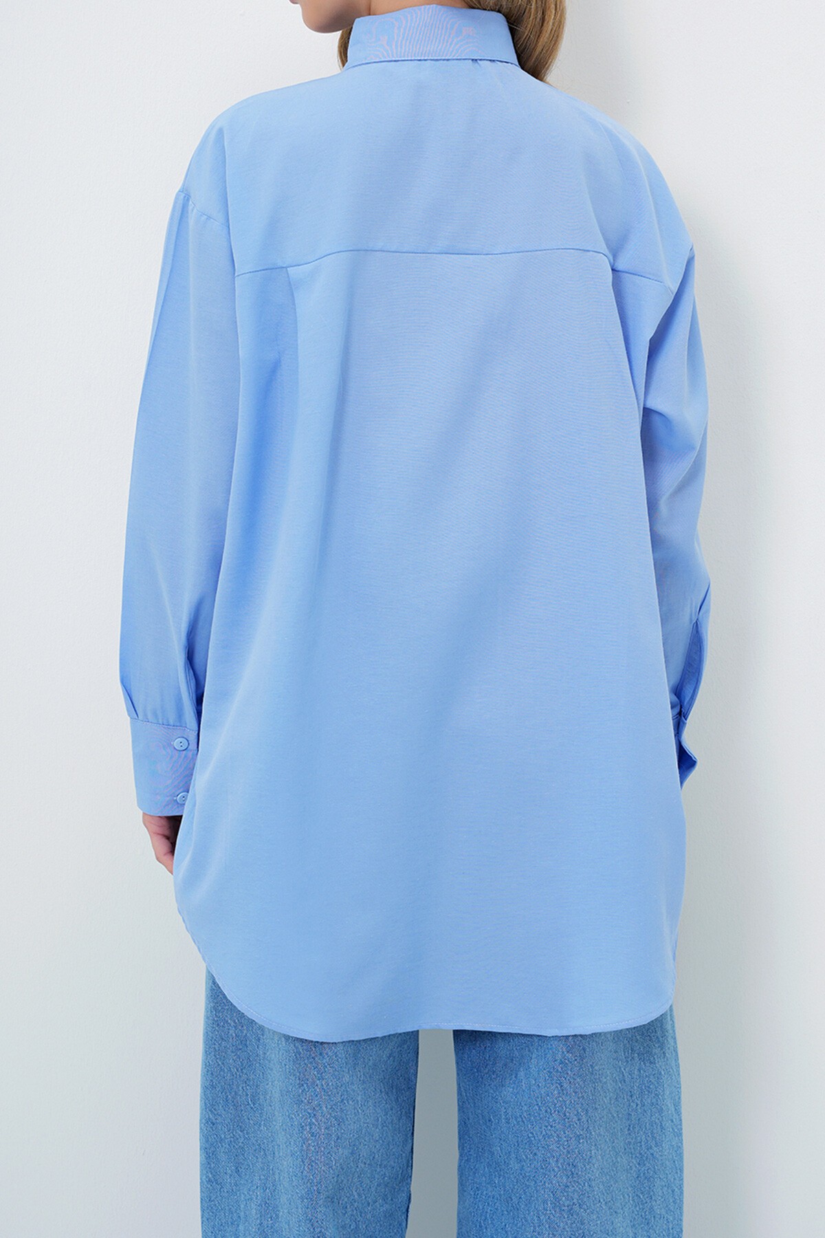 Mavi Taş Düğmeli Oversize Poplin Gömlek