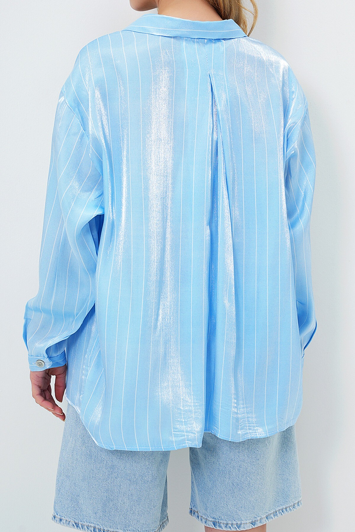 Mavi Tek Cepli Oversize Saten Gömlek