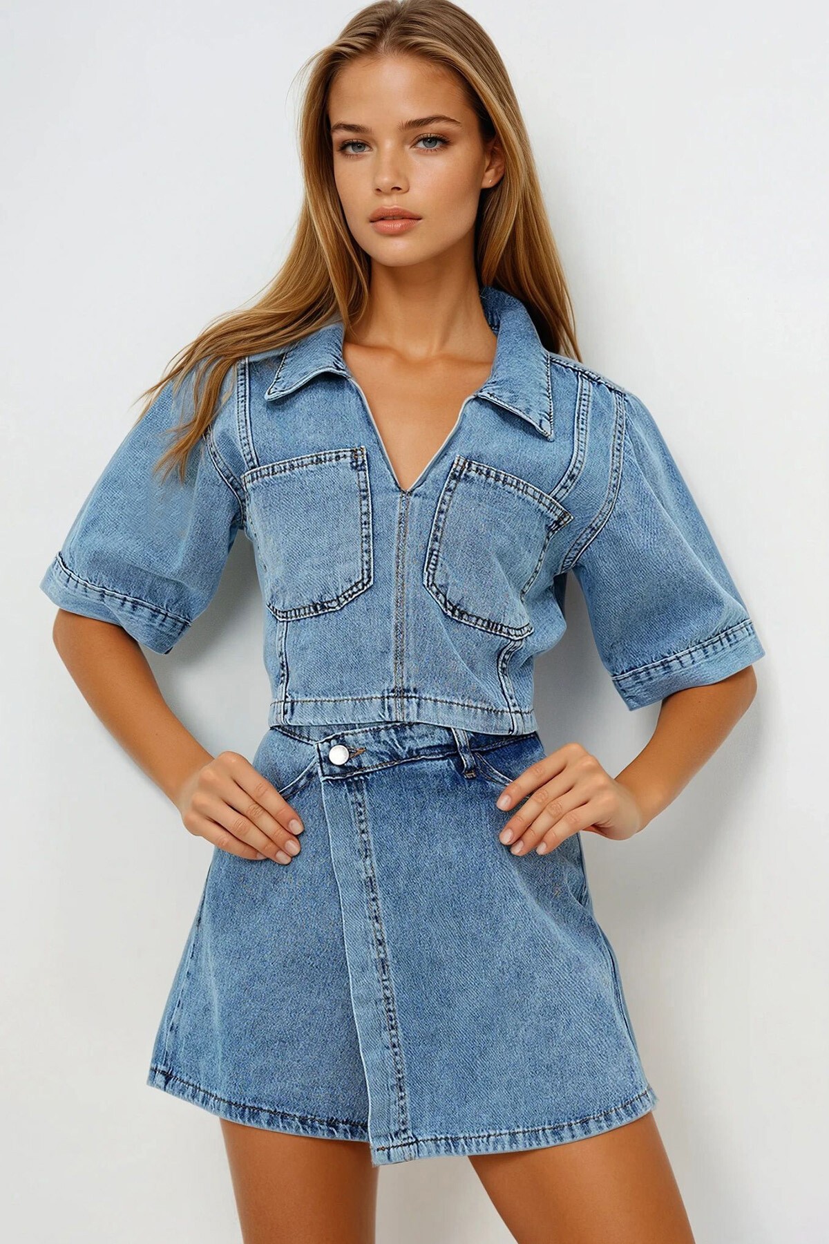 Mavi V Yaka Çift Cepli Crop Jean Bluz Ve Şort Etek Takım