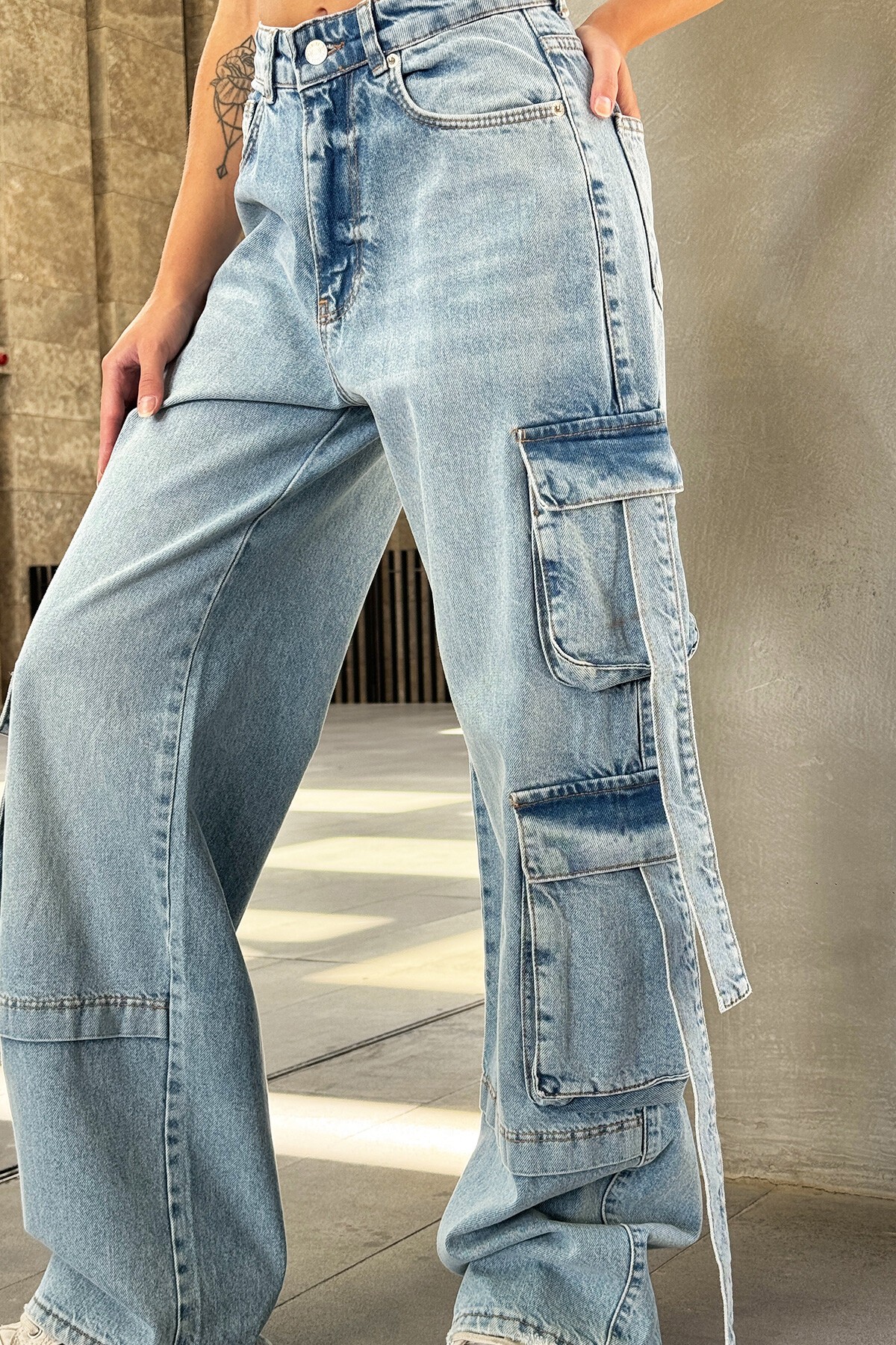 Mavi Yüksek Bel Kargo Cepli Geniş Paça Özel Dikim Yıkamalı Jean