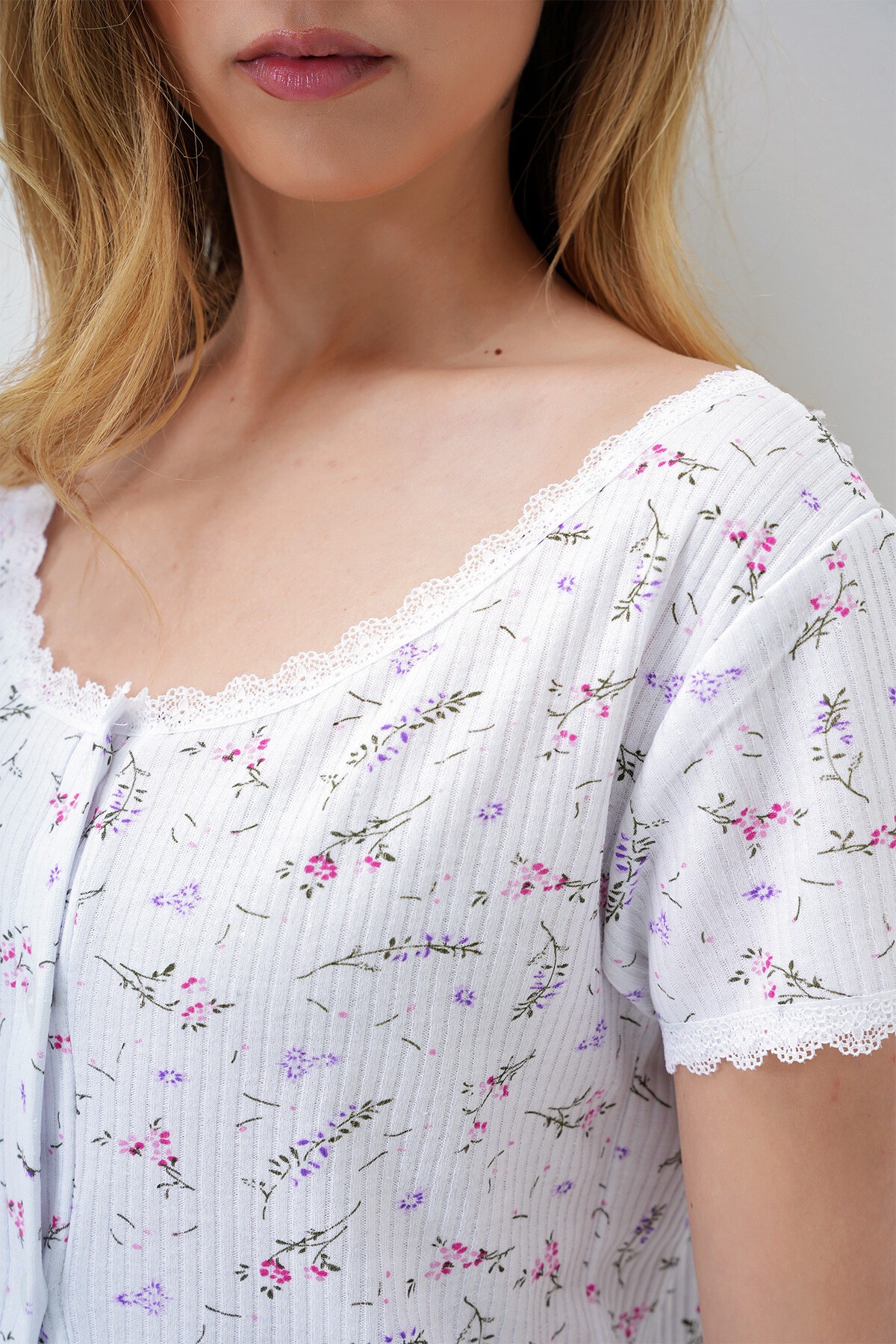 Mikro Çiçek Fuşya Fisto Detaylı Pamuklu Geniş Yaka Gömlek Ve Şortlu Pijama Takımı