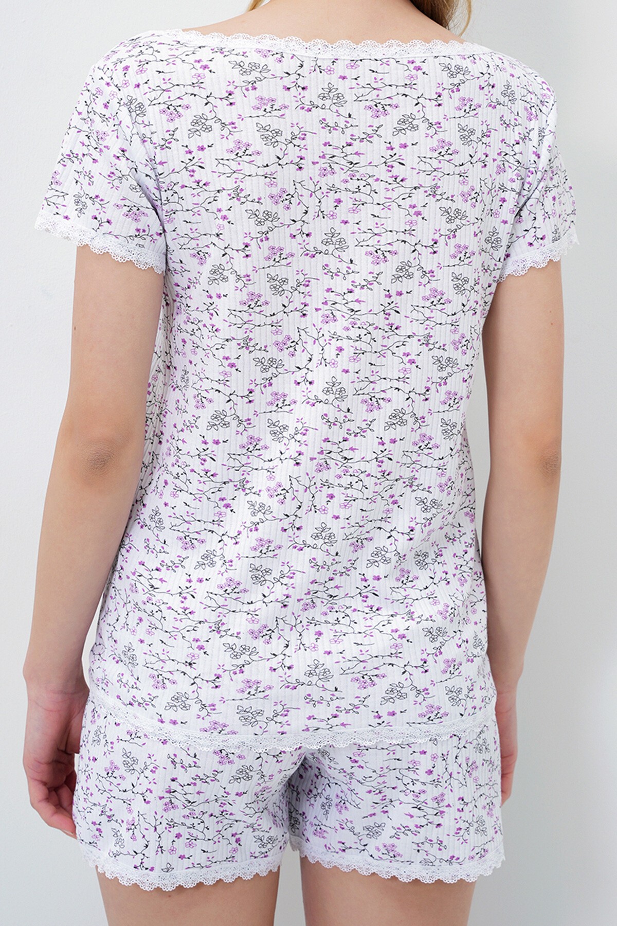 Mikro Çiçek Mor Fisto Detaylı Pamuklu Geniş Yaka Gömlek Ve Şortlu Pijama Takımı