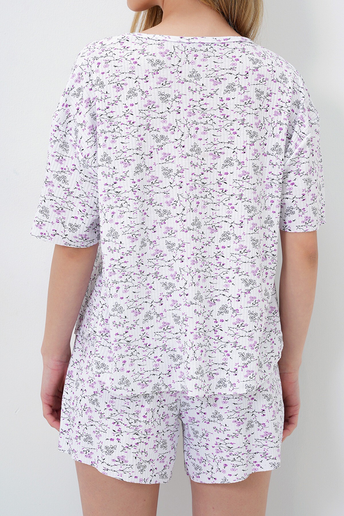 Mikro Çiçek Mor V Yaka Pamuklu Mikro Desenli T Shırt Ve Şortlu Pijama Takımı