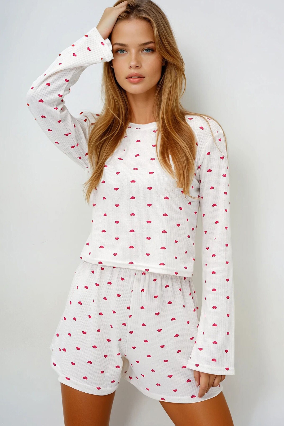 Mini Kalp Kırmızı Bisiklet Yaka Uzun Kol Desenli Üst Ve Şortlu Pijama Takımı