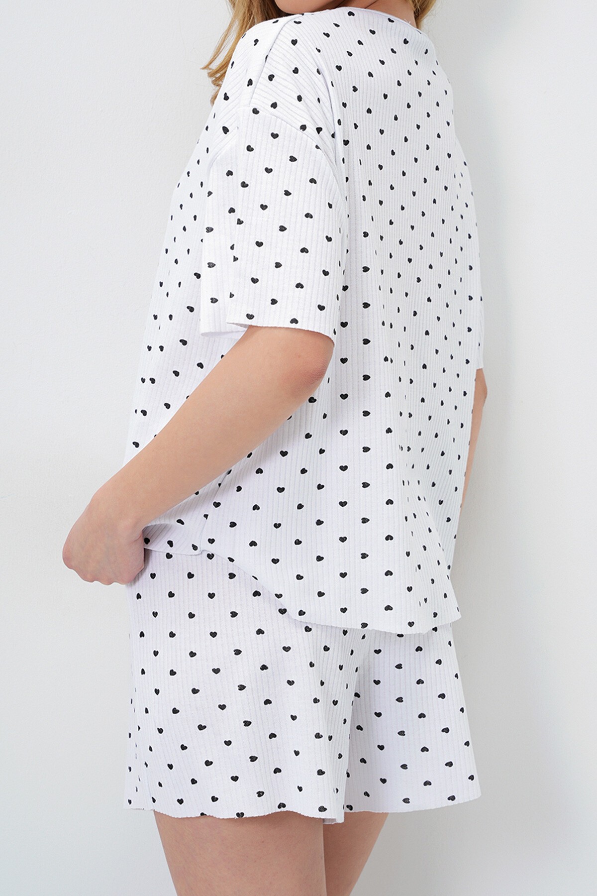 Mini Kalp Siyah V Yaka Pamuklu Mikro Desenli T Shırt Ve Şortlu Pijama Takımı