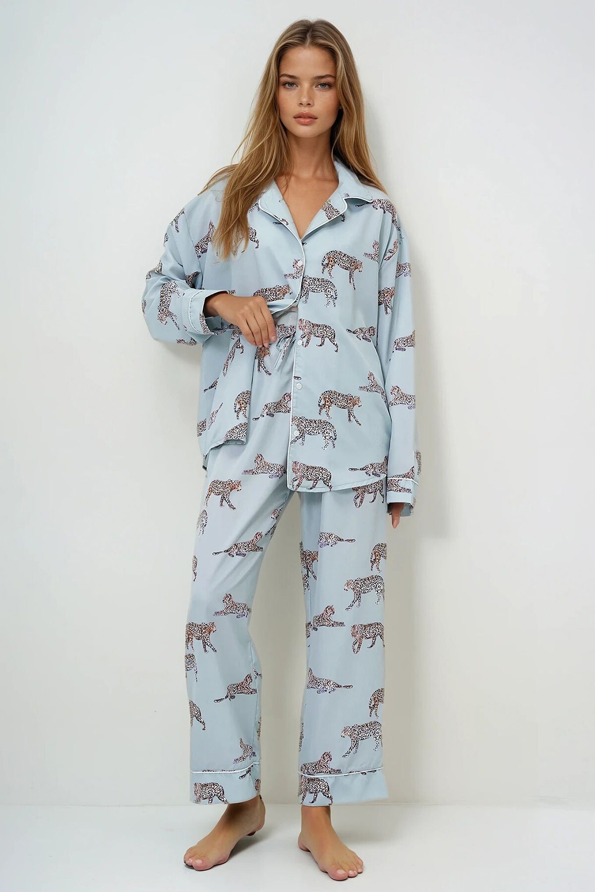 Mint Yeşili Biye Detaylı Dijital Baskılı Saten Uzun Gömlek Ve Pantolonlu Pijama Takımı