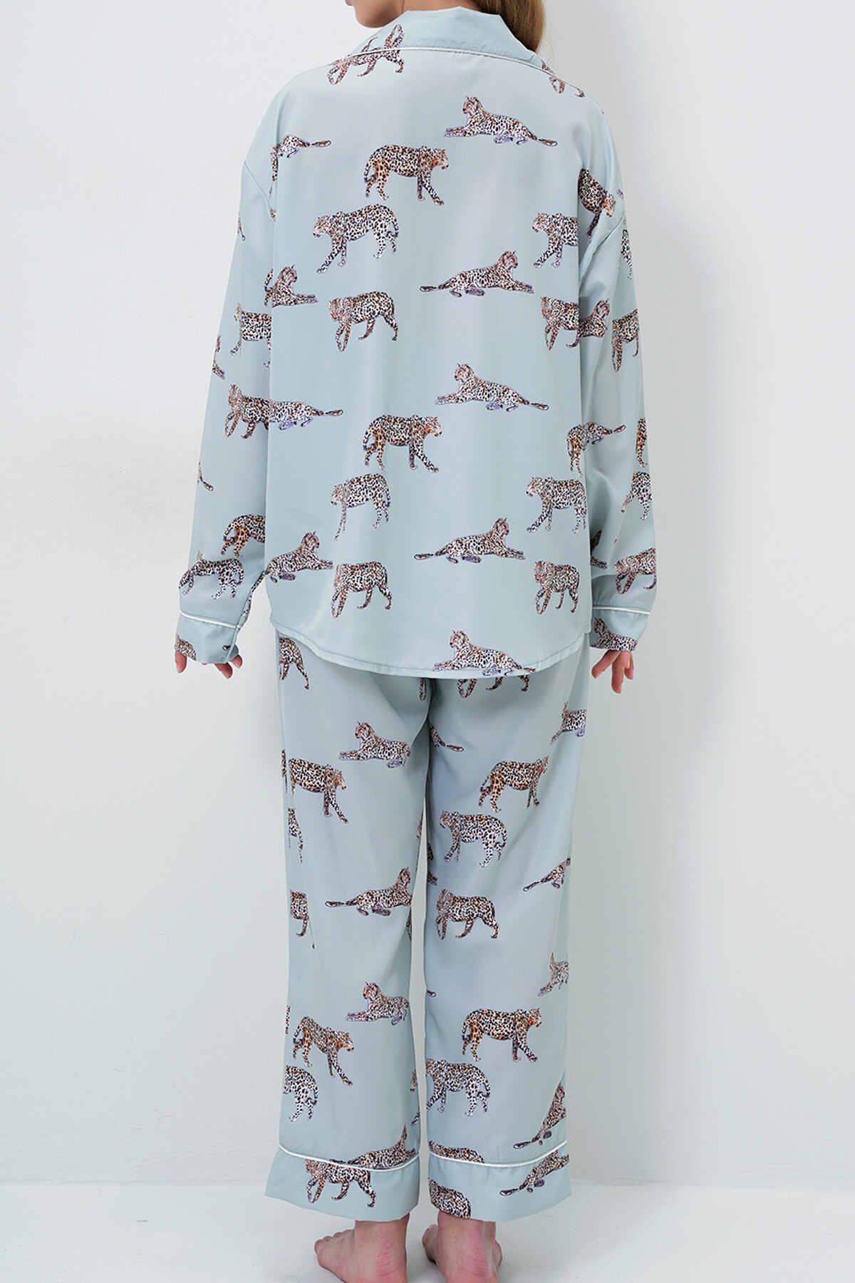 Mint Yeşili Biye Detaylı Dijital Baskılı Saten Uzun Gömlek Ve Pantolonlu Pijama Takımı