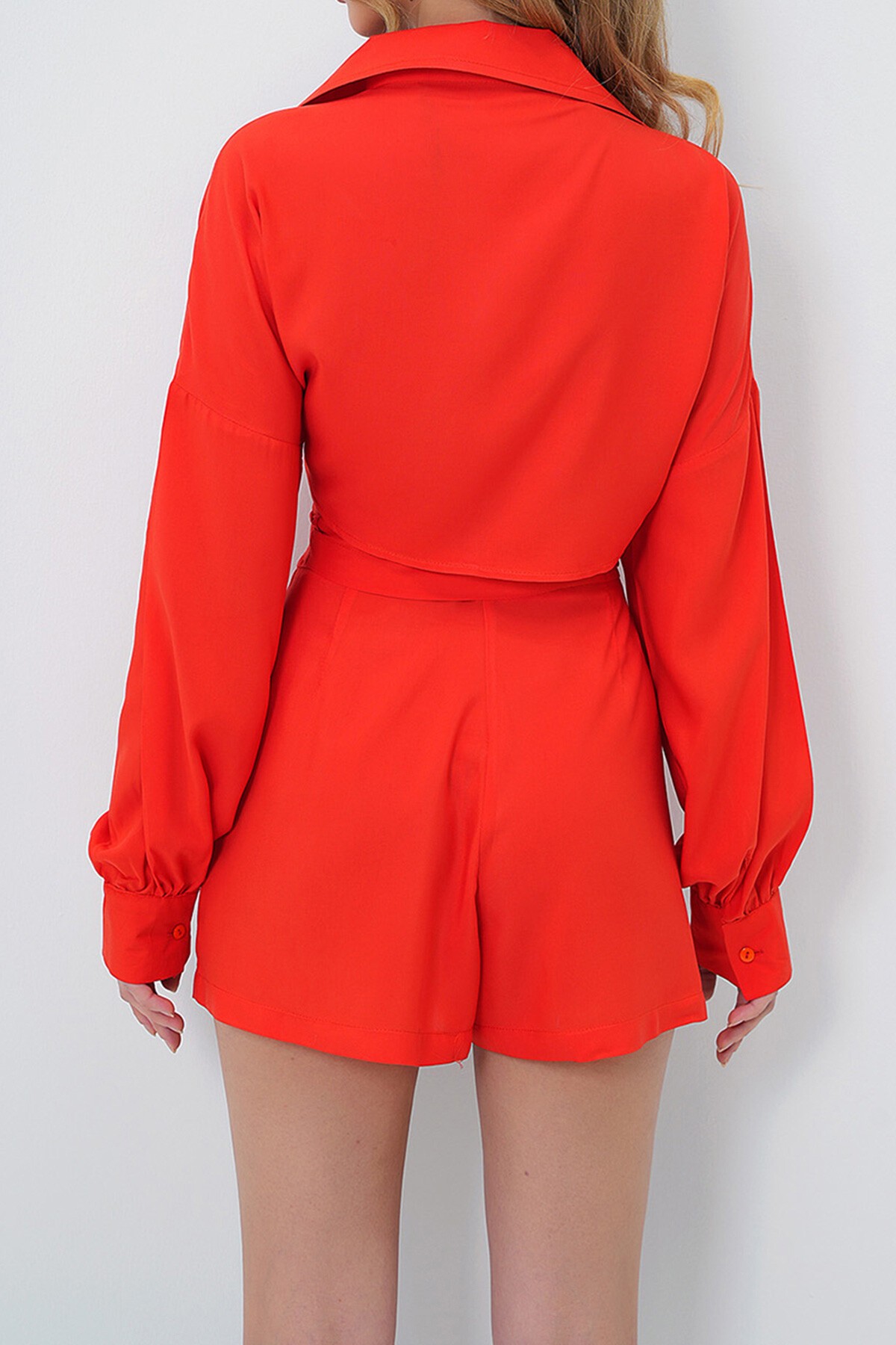 Nar Çiçeği Gömlek Yaka Bağlama Detaylı Dokuma  Kruvaze Bluz Ve Çift Cepli Şort Takım