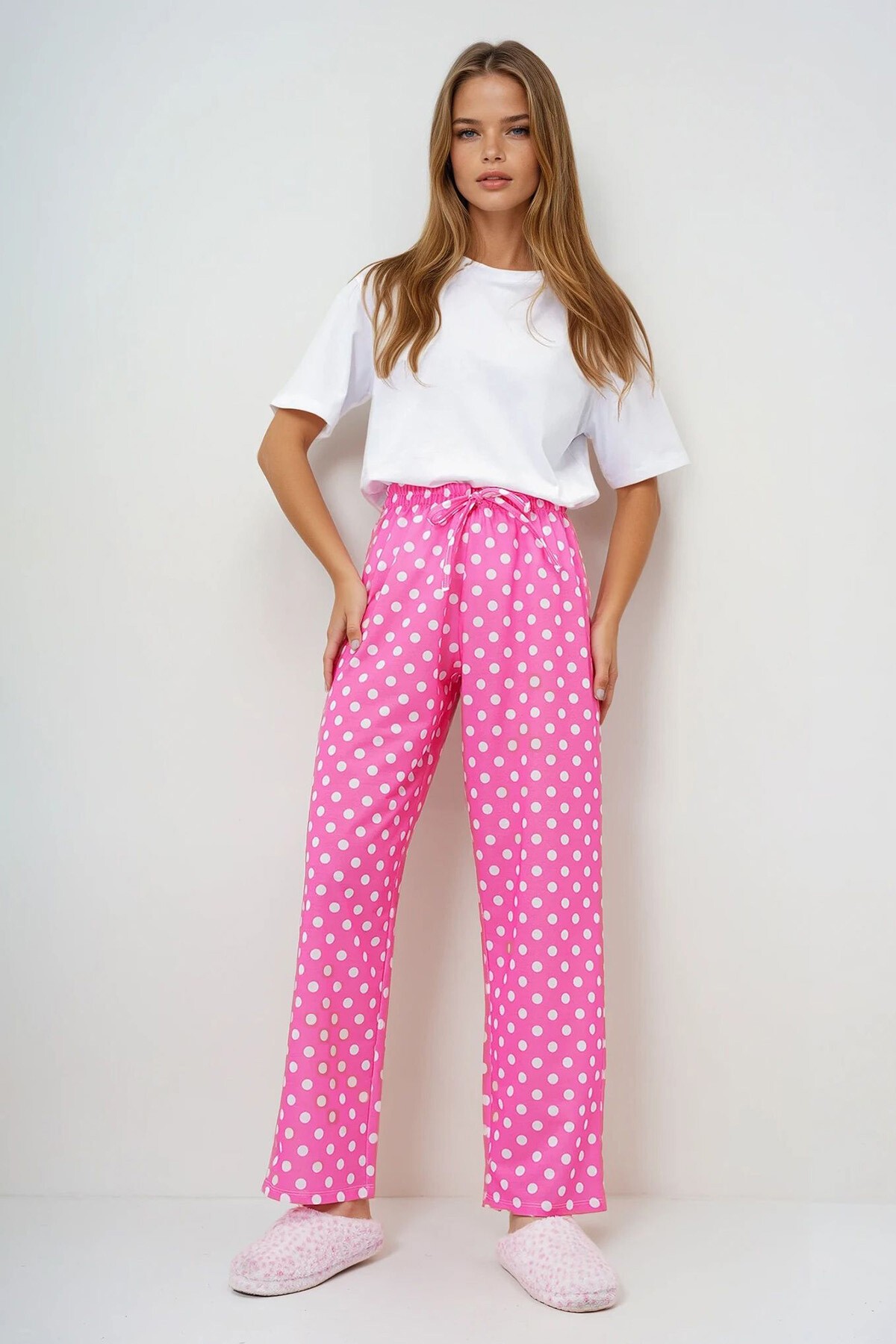 Pembe Bisiklet Yaka Basic T Shırt Ve Puantiye Desenli Pantolonlu Pijama Takımı