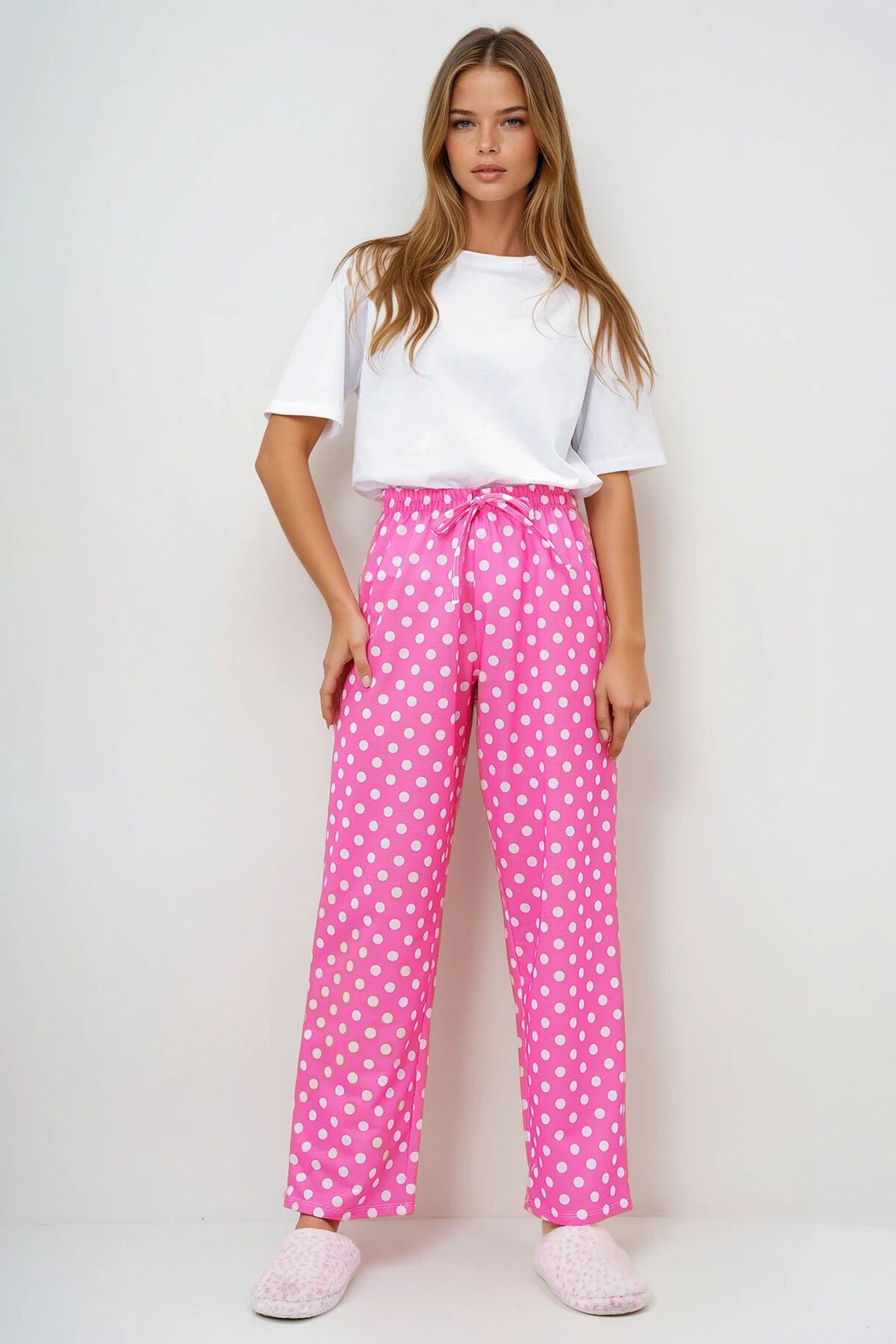 Pembe Bisiklet Yaka Basic T Shırt Ve Puantiye Desenli Pantolonlu Pijama Takımı