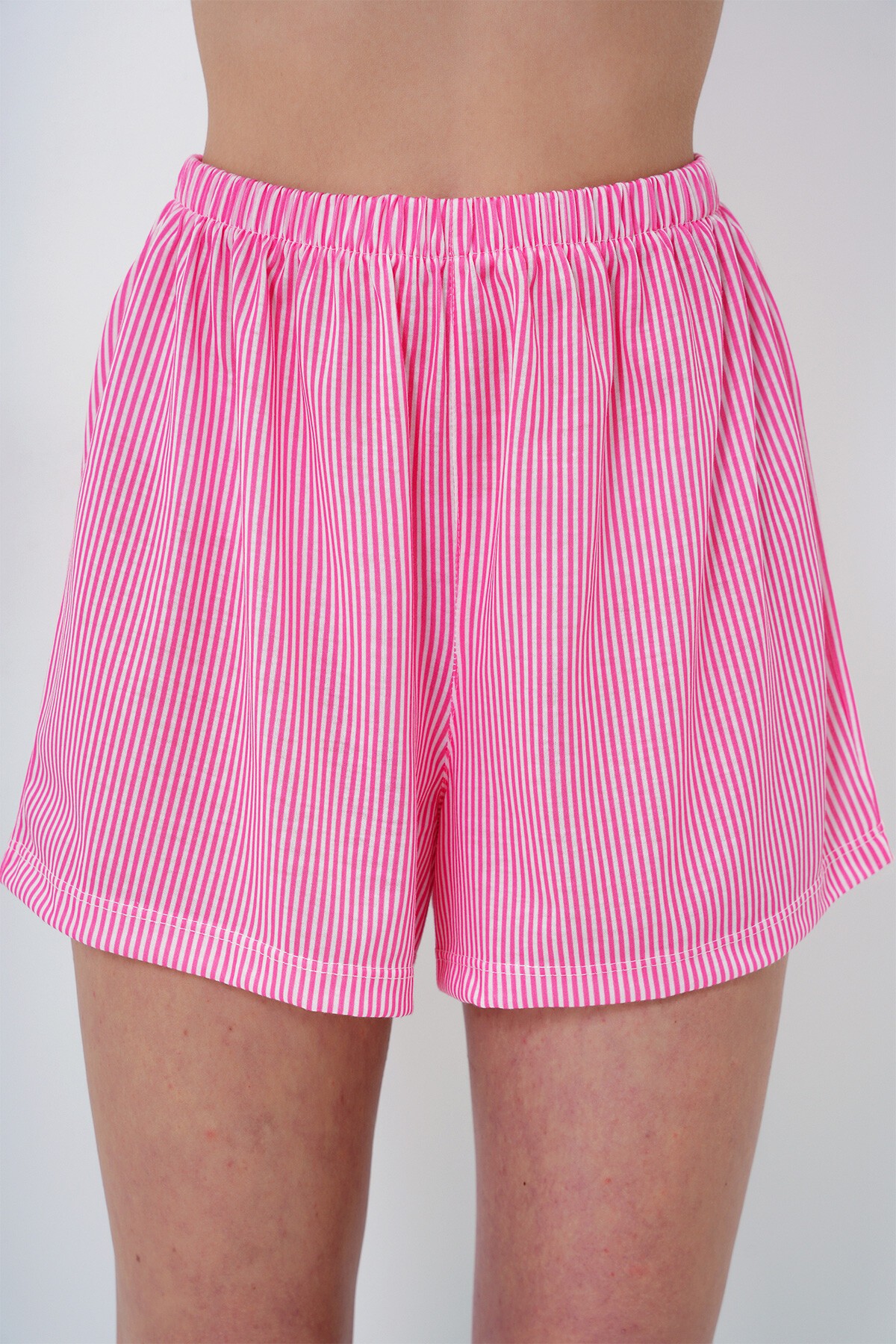 Pembe Çizgi Desenli Örme Pamuklu Gömlek Ve Şort Pijama Takımı