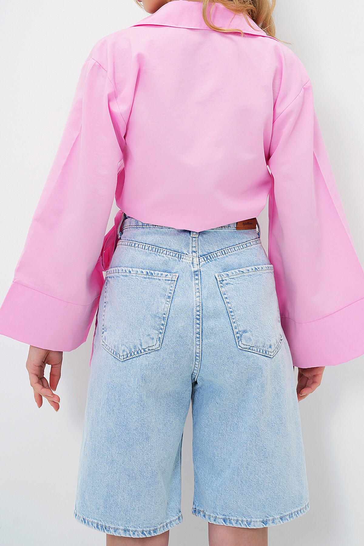 Pembe Geniş Manşetli Kol Detaylı Önü Bağlamalı Poplin Gömlek