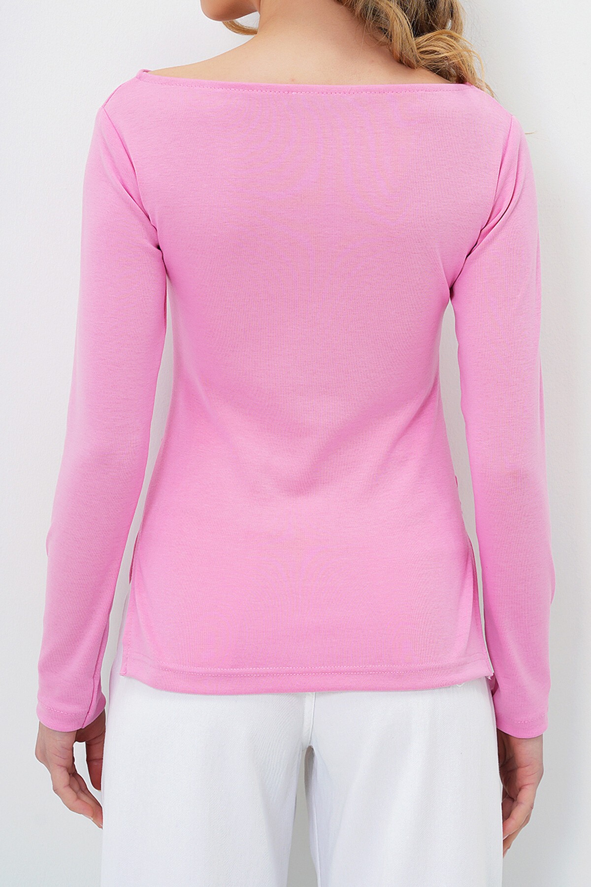 Pembe Geniş Yaka Drapeli Yırtmaçlı Bluz