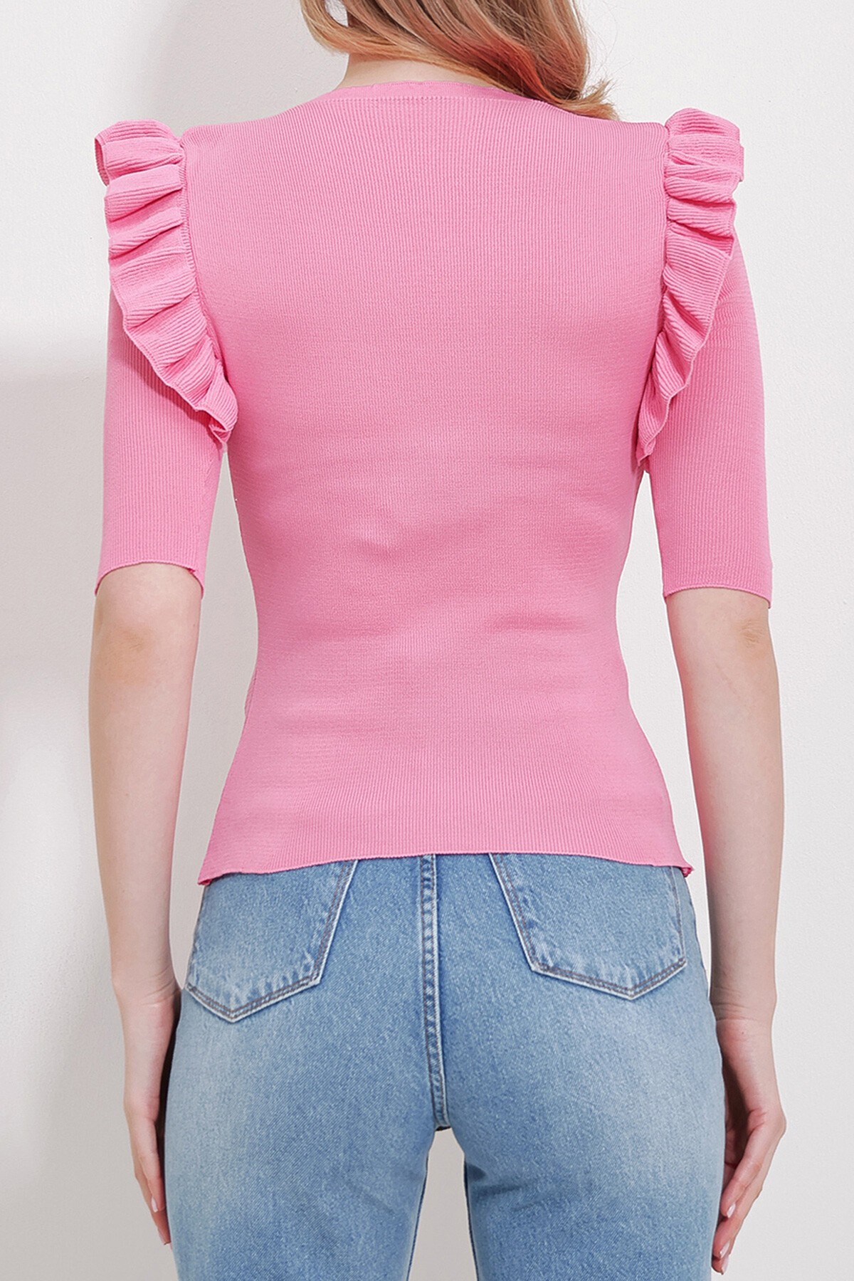 Pembe V Yaka Kolları Fırfırlı Triko Bluz