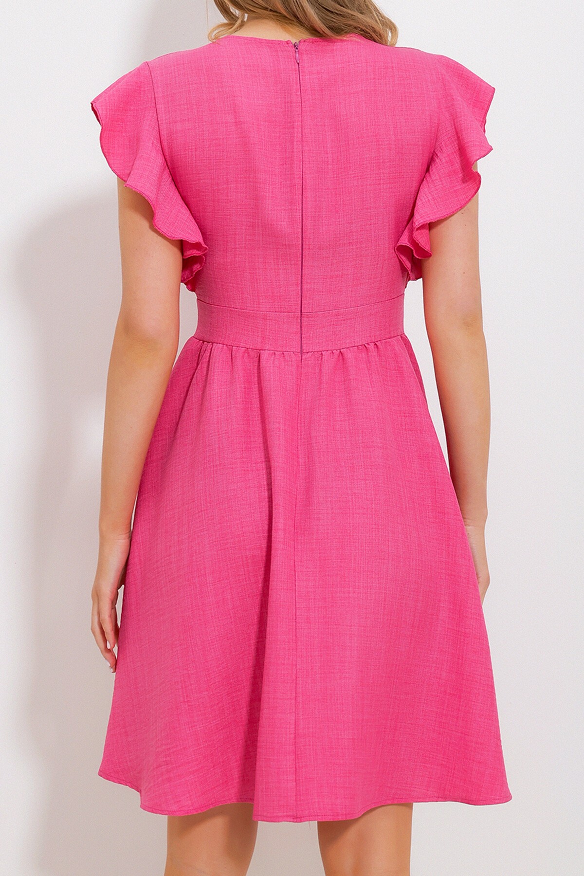 Pembe V Yaka Kolları Volanlı Sırtı Fermuarlı Aerobin Keten Dokuma Elbise