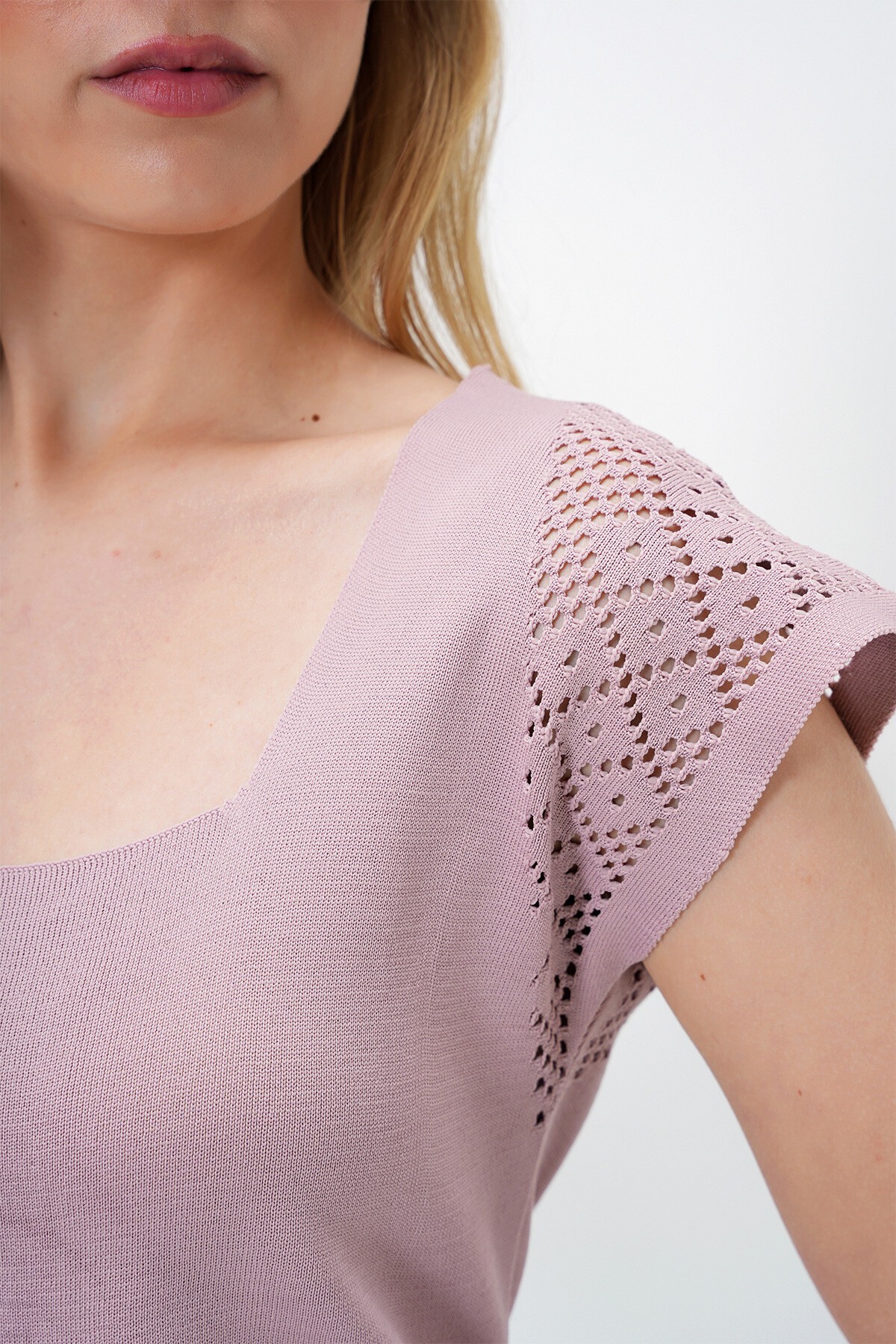 Pudra Kare Yaka Ajurlu Yazlık Triko Bluz