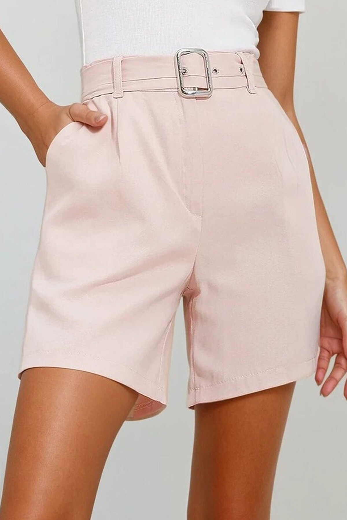 Pudra Pembe Çift Cepli Beli Kemerli Gabardin Şort