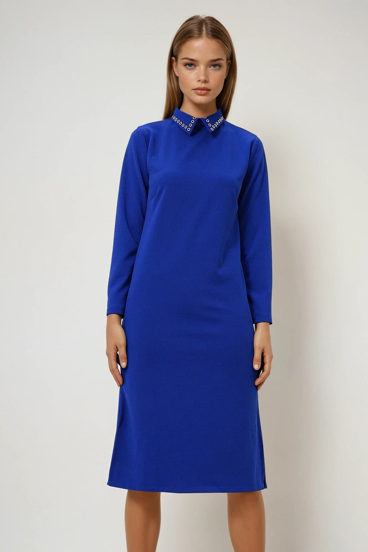 Saks Gömlek Yaka Kuş Gözü Detaylı İki Yanı Yırtmaçlı Krep Örme Elbise