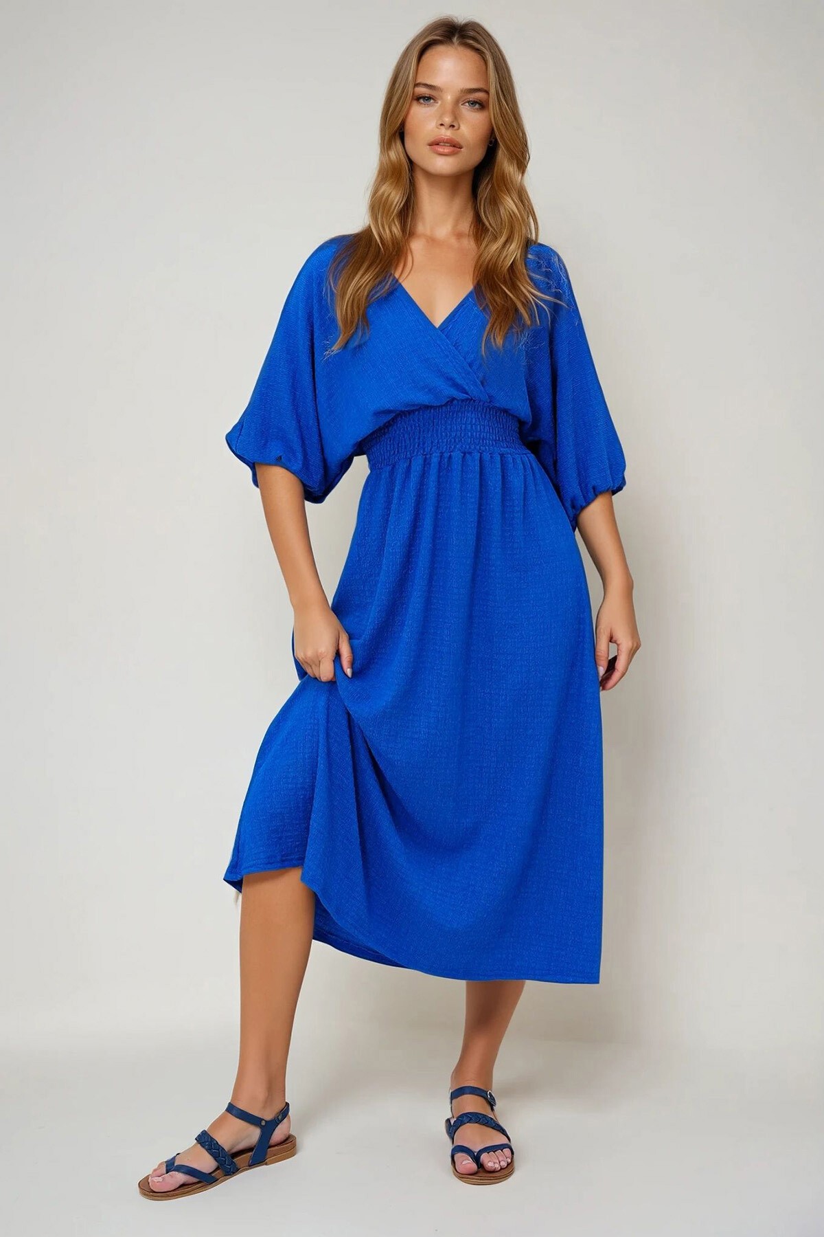 Saks Kruvaze Yaka Beli Gipeli Gofre Kumaş Uzun Elbise