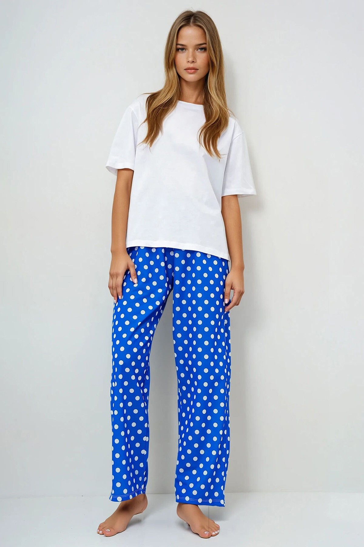 Saks Mavi Bisiklet Yaka Basic T Shırt Ve Puantiye Desenli Pantolonlu Pijama Takımı