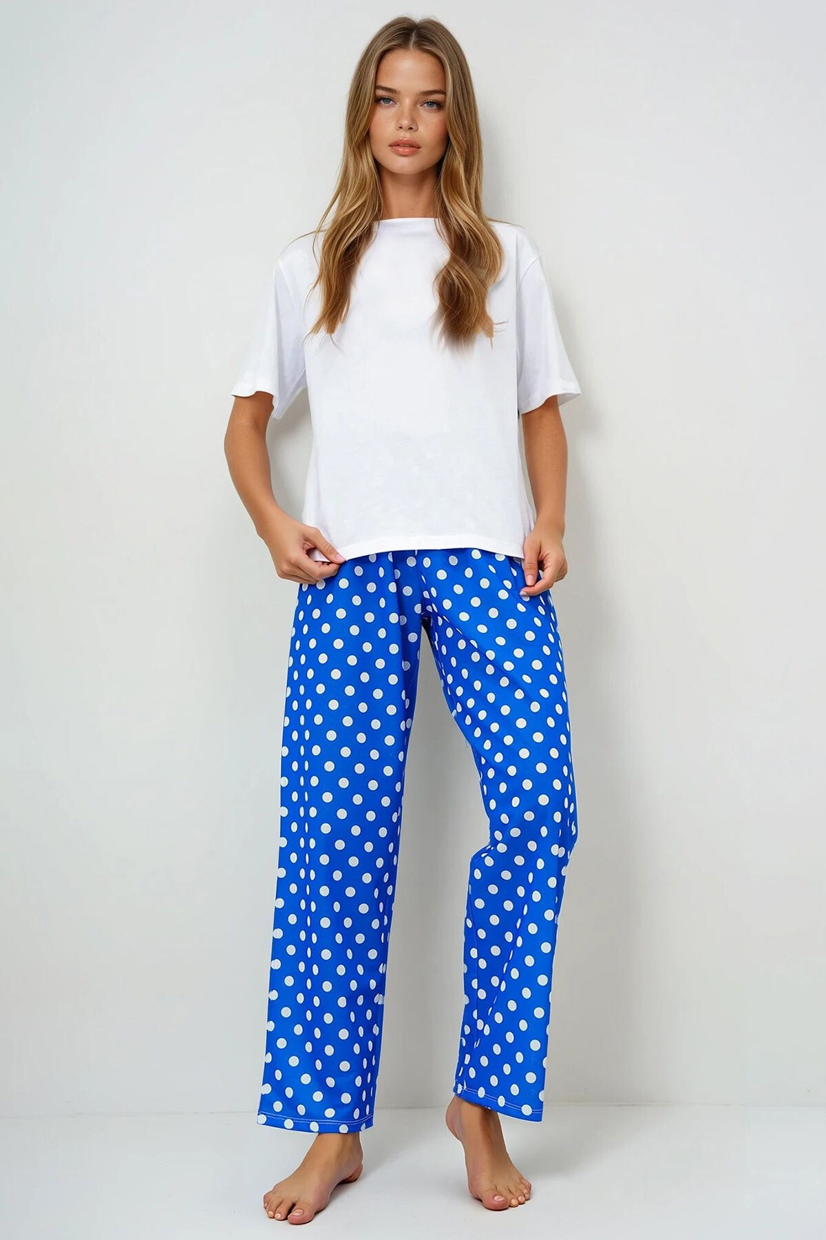 Saks Mavi Bisiklet Yaka Basic T Shırt Ve Puantiye Desenli Pantolonlu Pijama Takımı