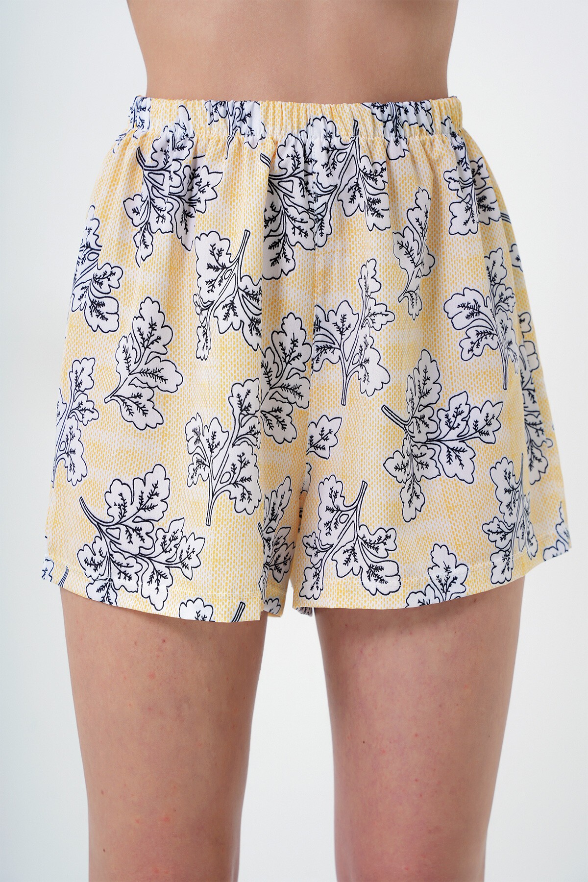 Sarı Desenli Önü Düğmeli Dokuma Gömlek Ve Şort Pijama Takım