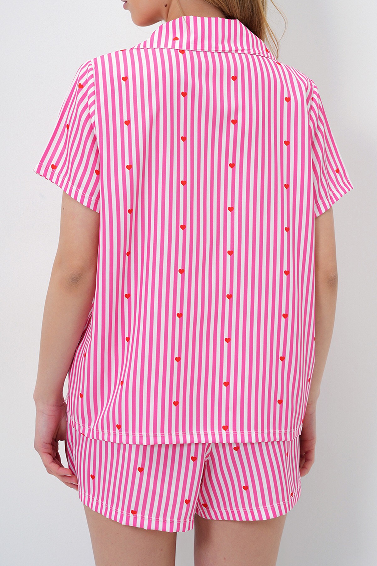 Şeker Pembe Çizgi Desenli Önü Düğmeli Dokuma Gömlek Ve Şort Pijama Takım