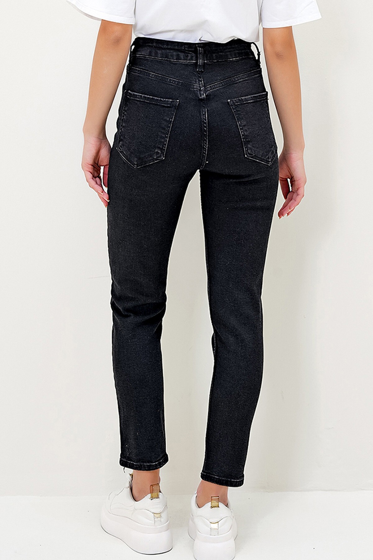 Siyah 5 Cep Yıkamalı Boru Paça Likralı Jean Pantolon