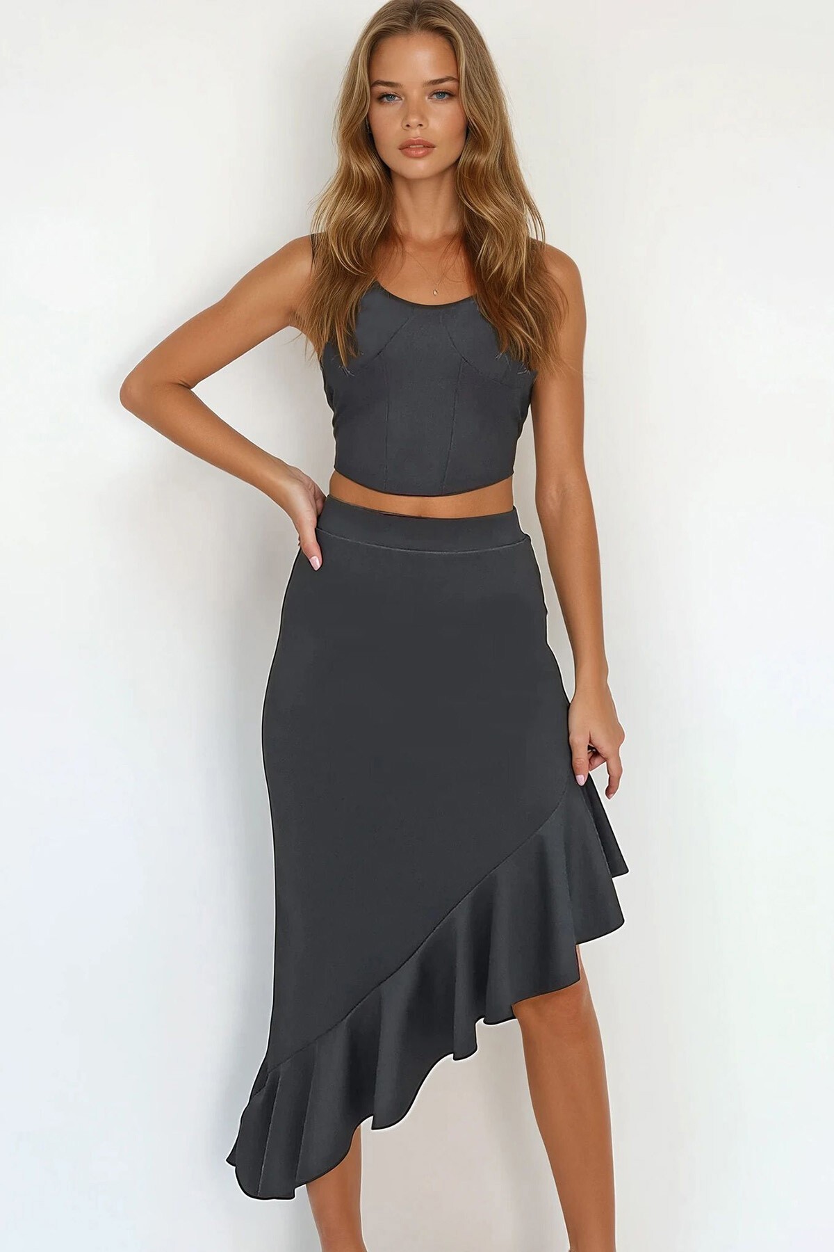 Siyah Asimetrik Kesim Eteği Fırfırlı Scuba Kumaş Etek