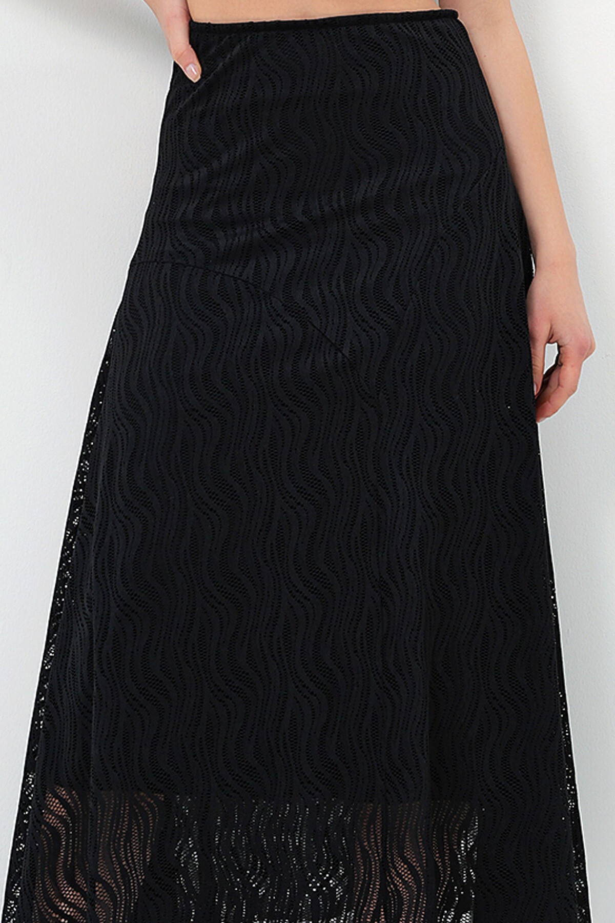 Siyah Asimetrik Kesim İçi Astarlı Güpür Etek