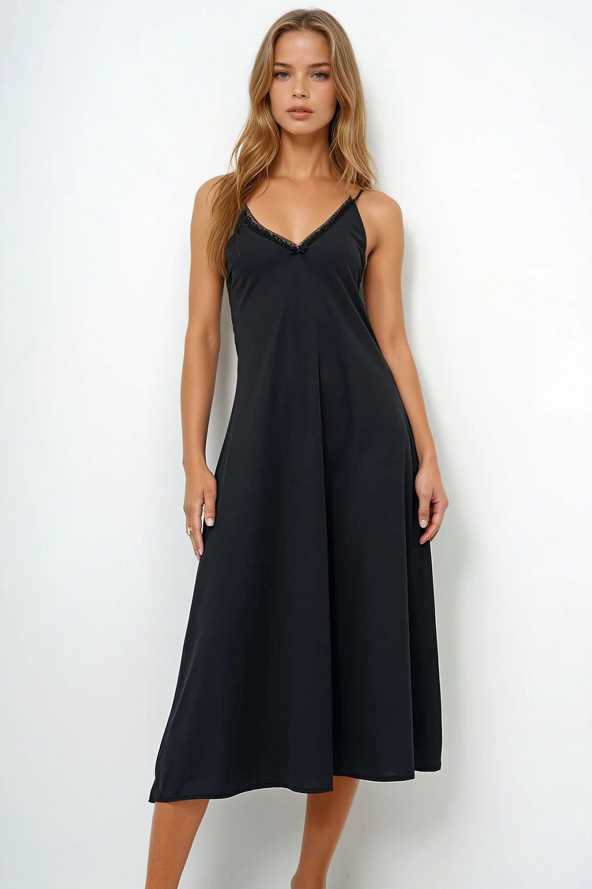 Siyah Ayarlanabilir Askılı Dantel Ve Fiyonk Detaylı Gecelik