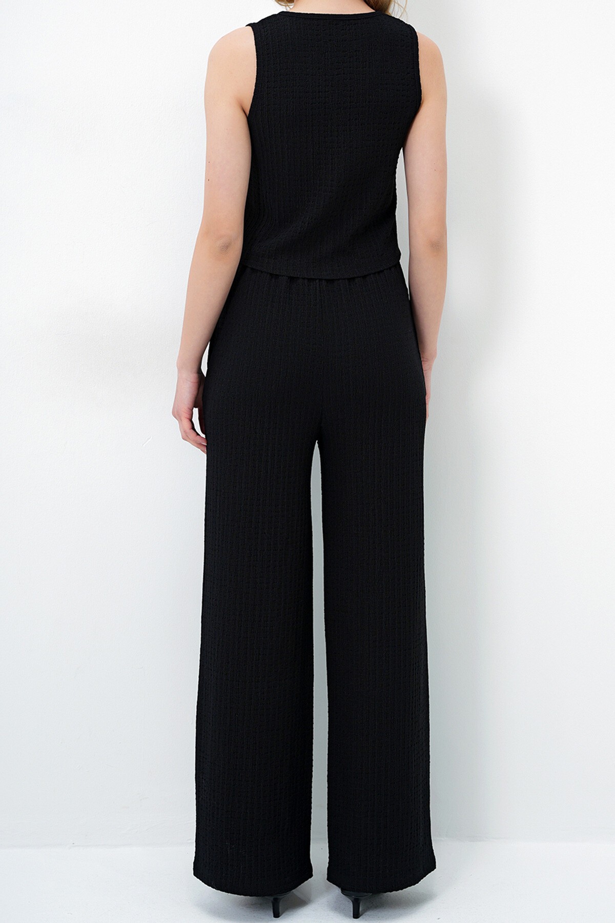 Siyah Bağlama Detaylı Ajurlu Yelek Ve Çift Cepli Palazzo Pantolon Takım