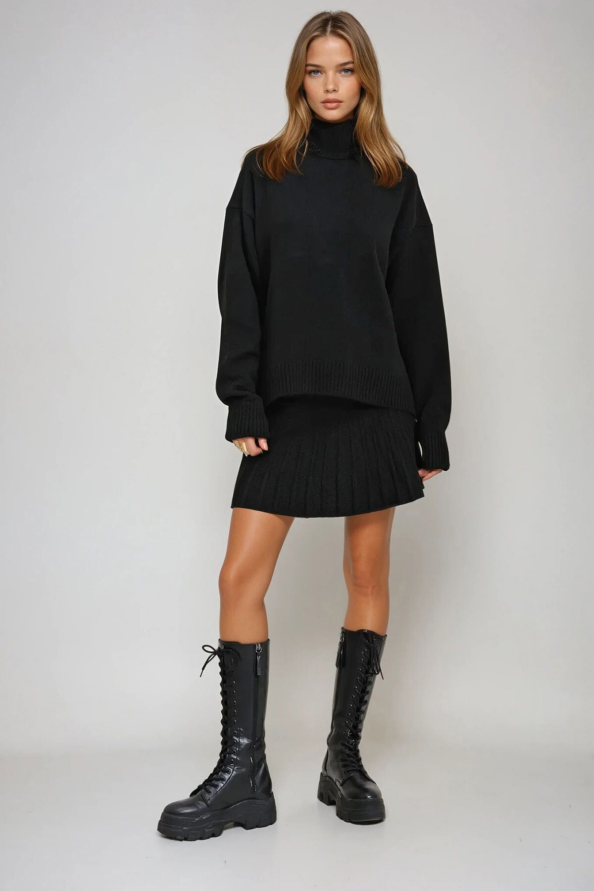 Siyah Balıkçı Yaka Kazak Ve Pilili Etek Takım