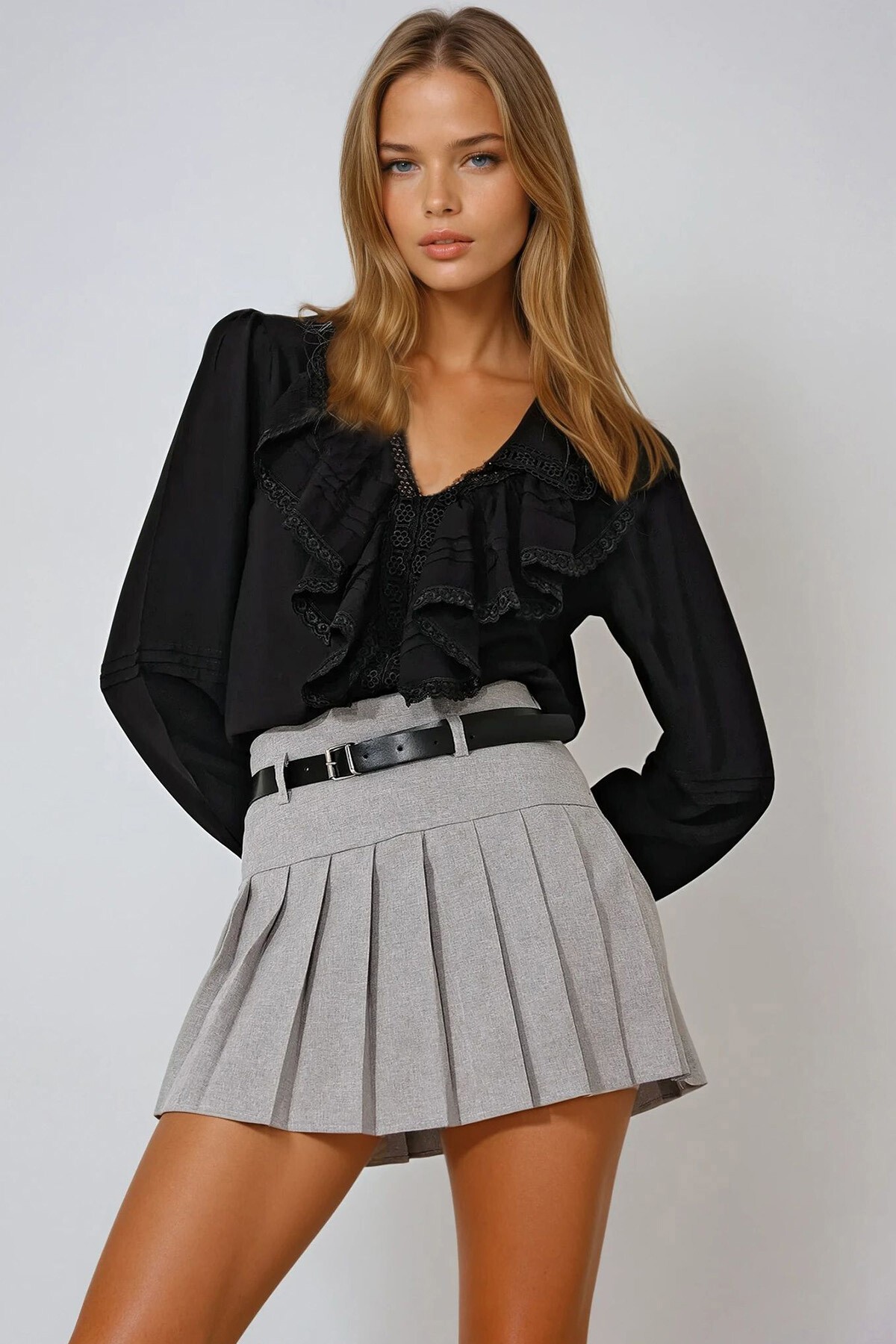 Siyah Bebe Yaka Fisto Ve Nervür Detaylı Önü Fırfırlı Dokuma Bluz